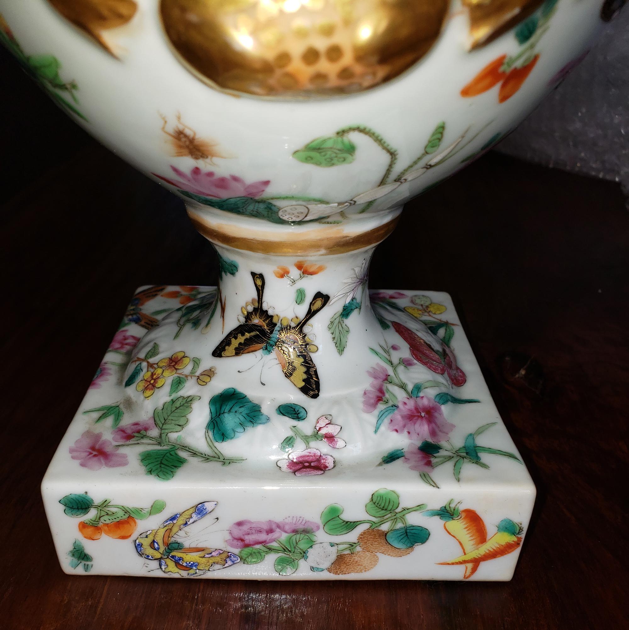 Chinese Export Porcelain Rose Mandarin Pistol-Handled Urns and Covers 10