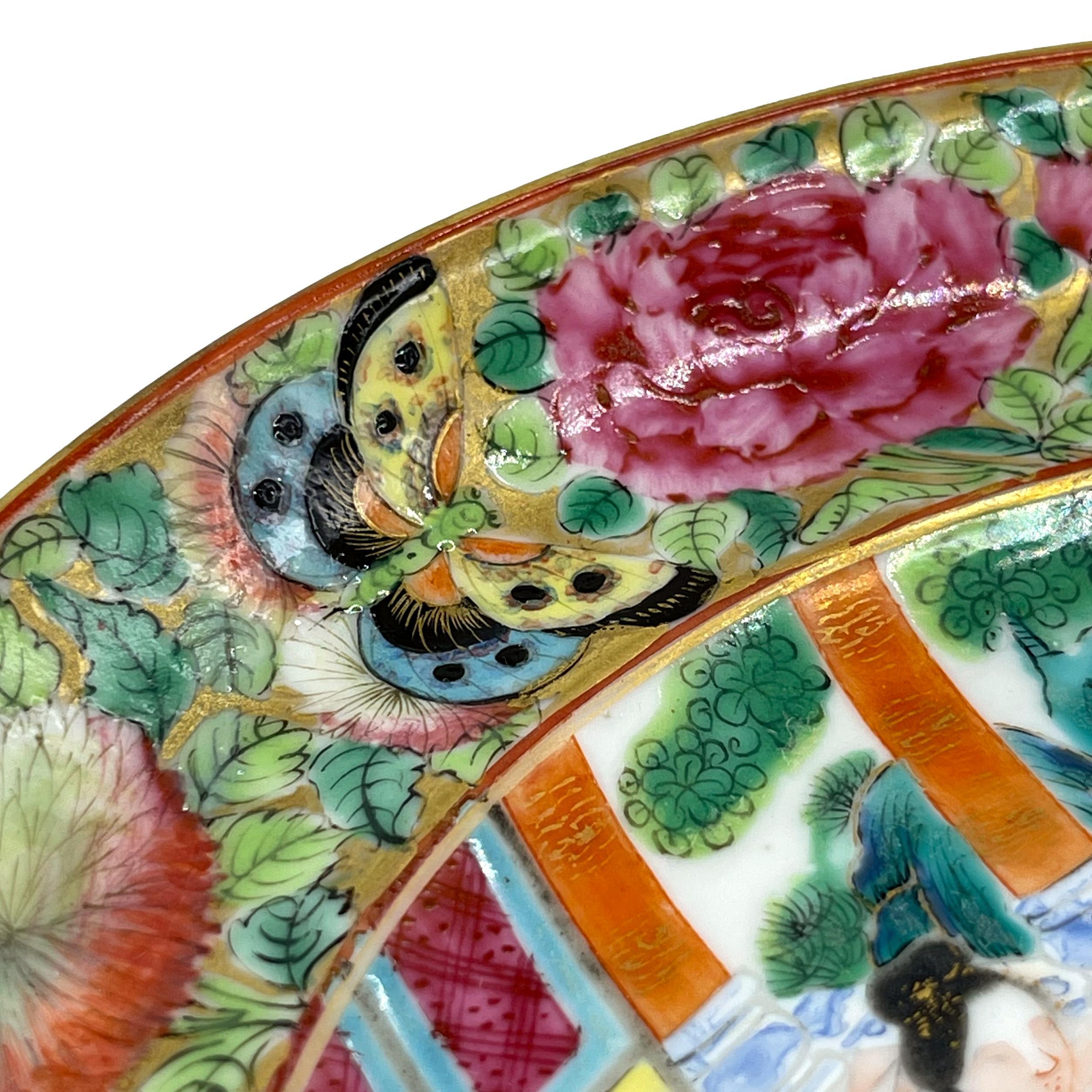 Chinese Export Porcelain Rose Mandarin Plate, 8.5 ins, Canton, ca. 1840 In Good Condition In Banner Elk, NC