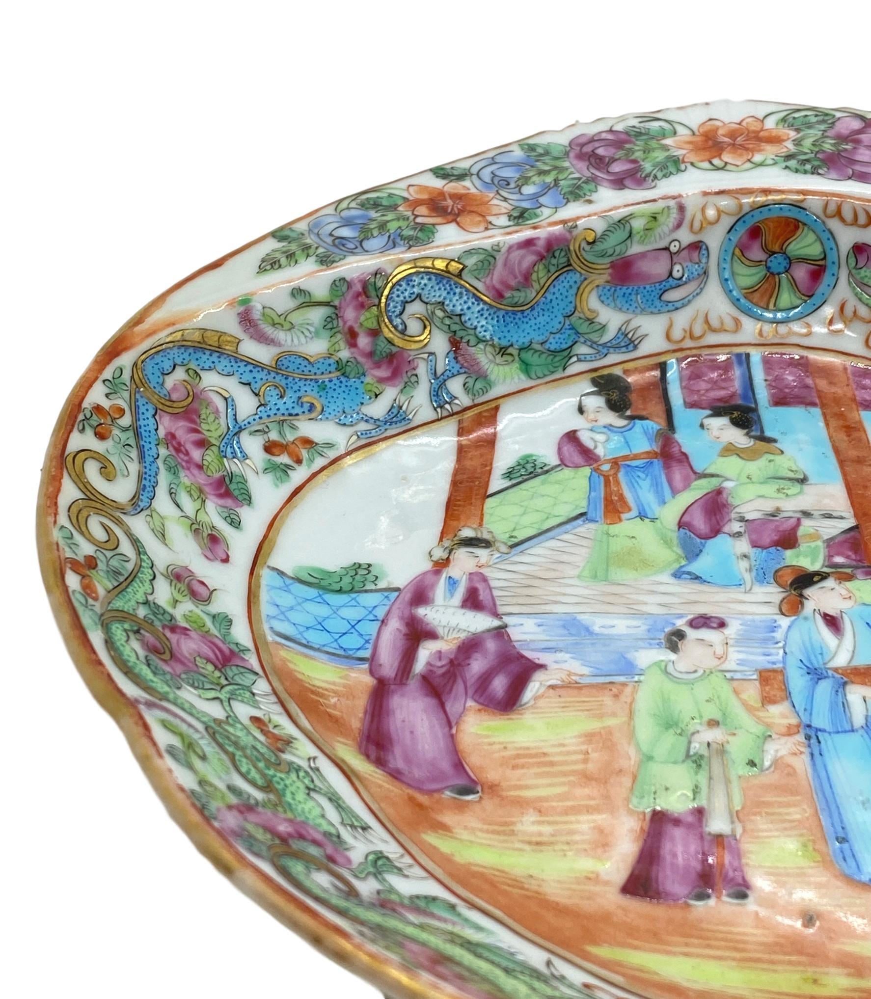 Enameled Chinese Export Porcelain Rose Mandarin Shell-Form Shrimp Dish, circa 1820