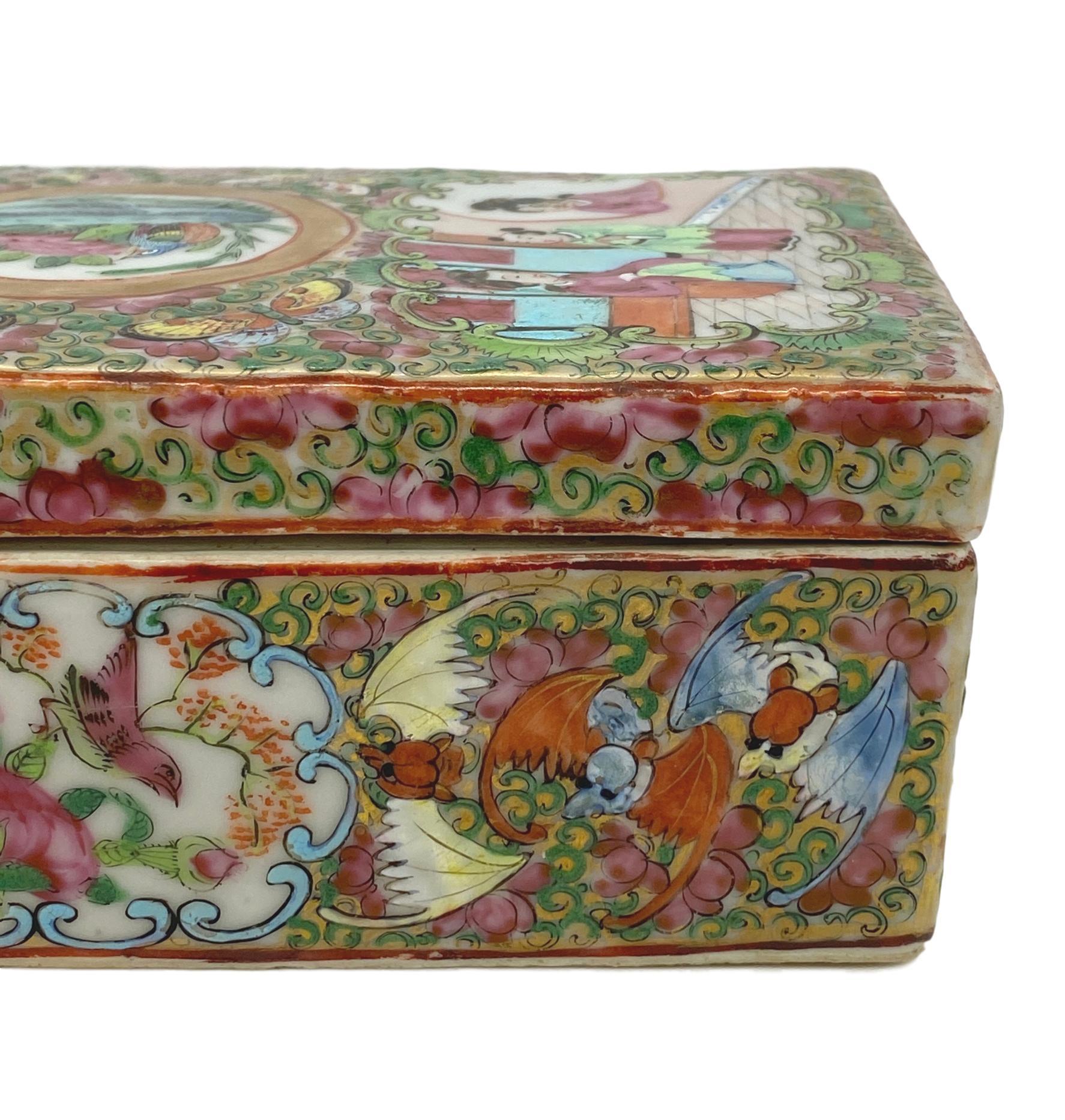 Chinese Export Porcelain Rose Medallion Brush Box with Bats, Canton, circa 1870 1