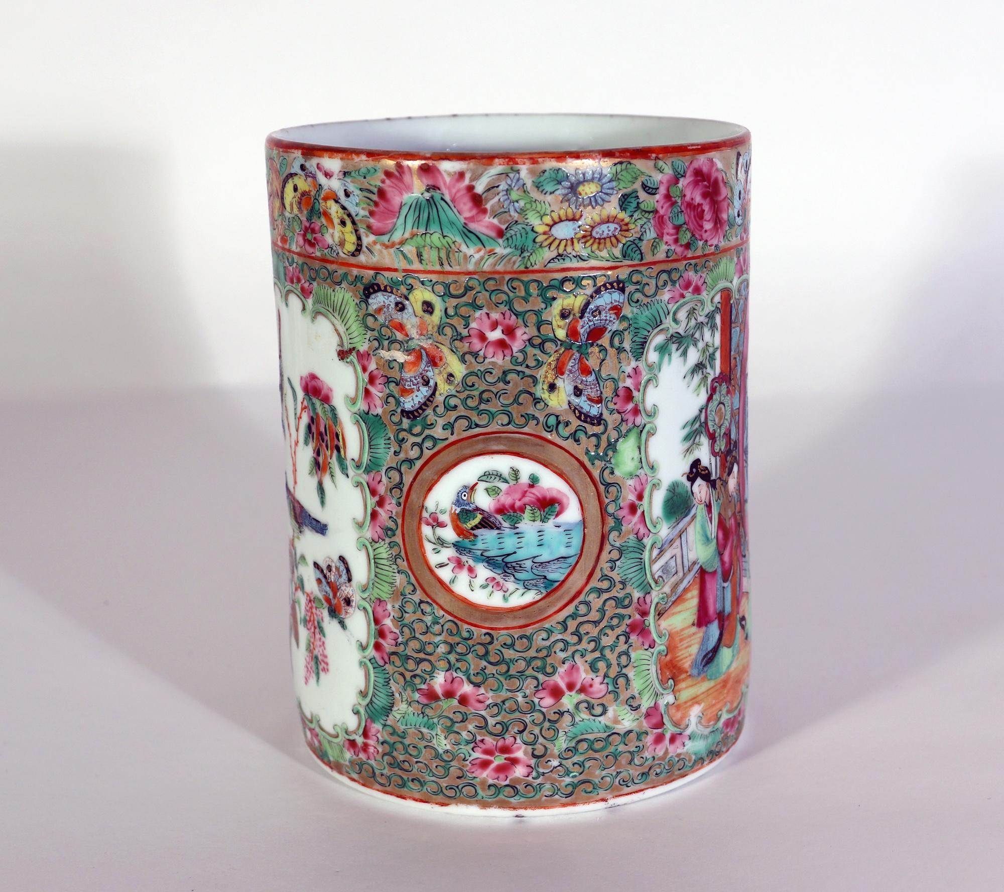 Chinese Export Porcelain Rose Medallion Large Tankard In Good Condition In Downingtown, PA