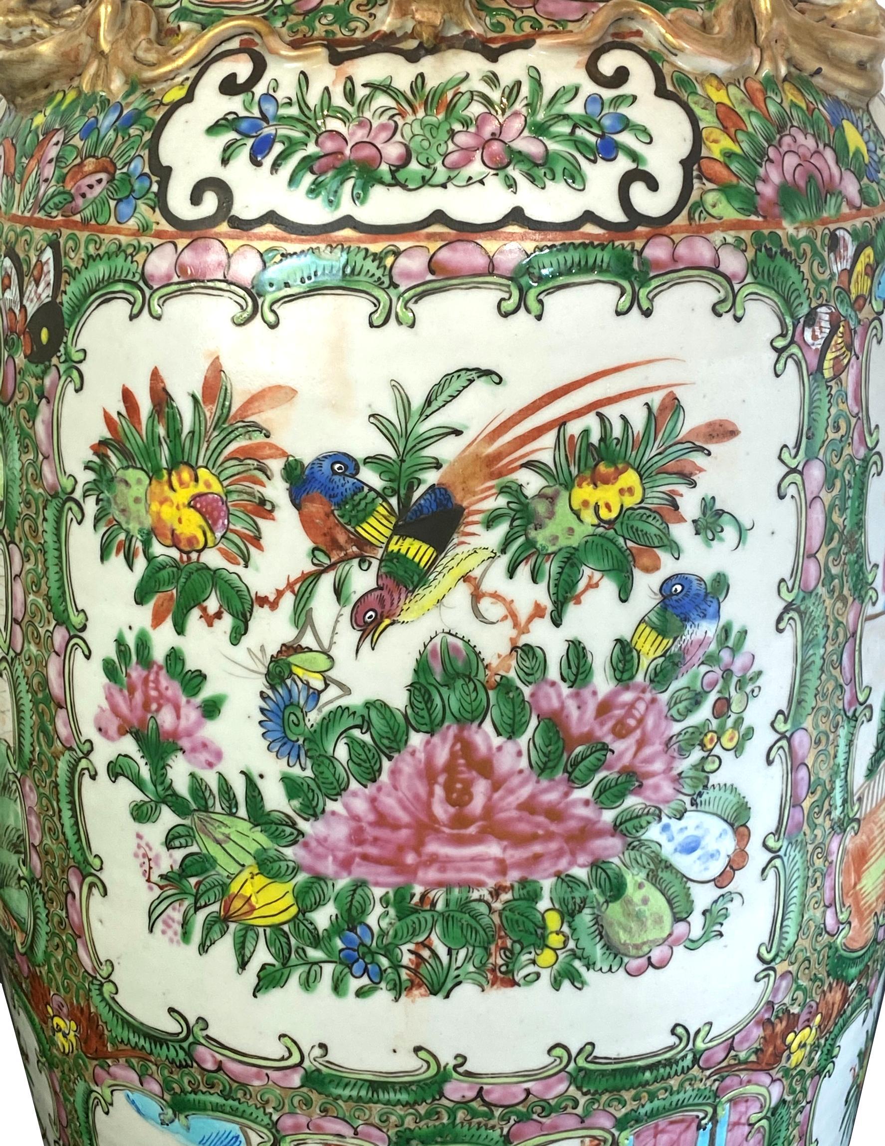 Chinesische Export-Porzellan-Vase mit Rosenmedaillon, Kanton, um 1900 im Angebot 4