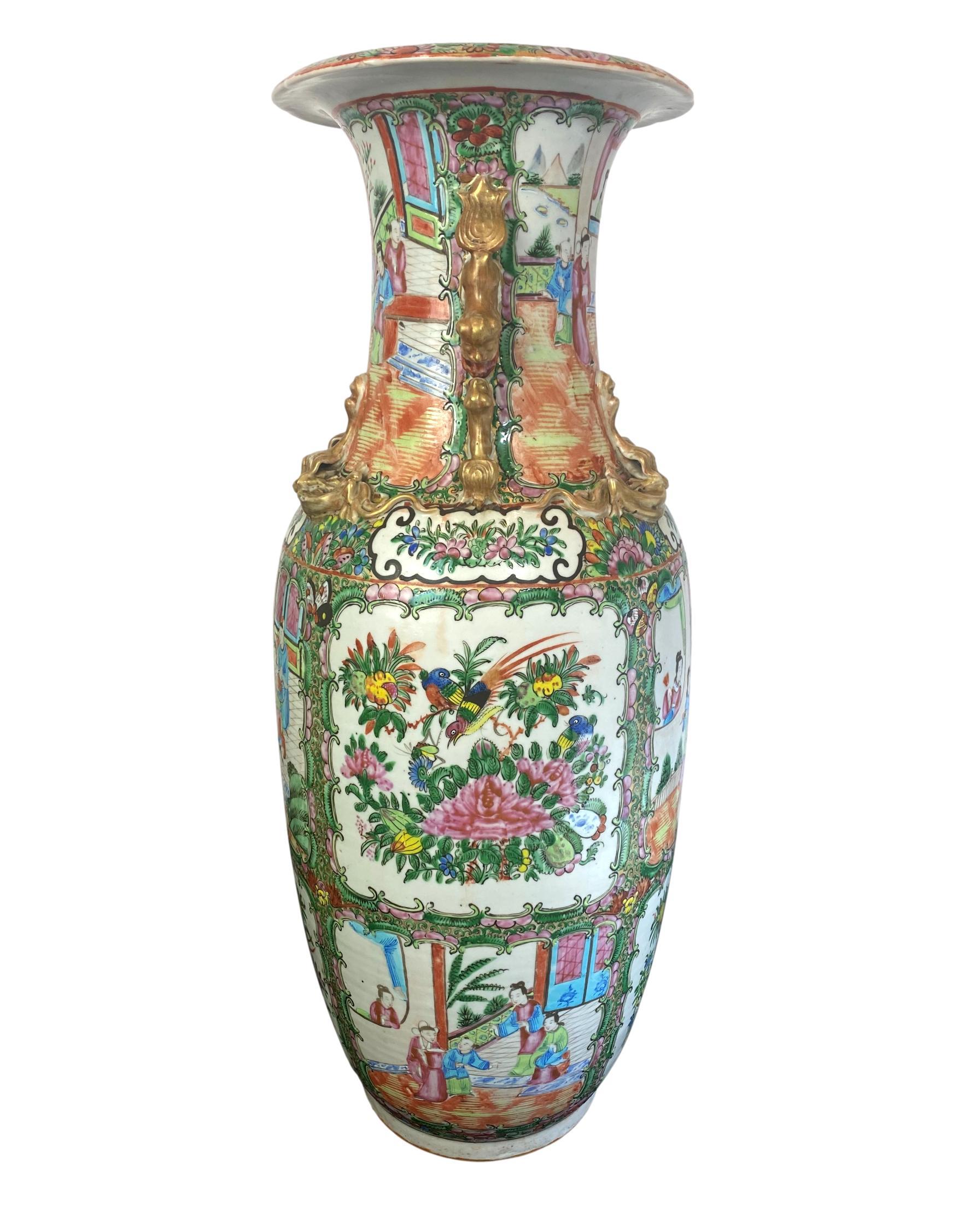 Chinesische Exportporzellan-Vase mit Rosenmedaillon, 23 Zoll, Kanton, um 1900.