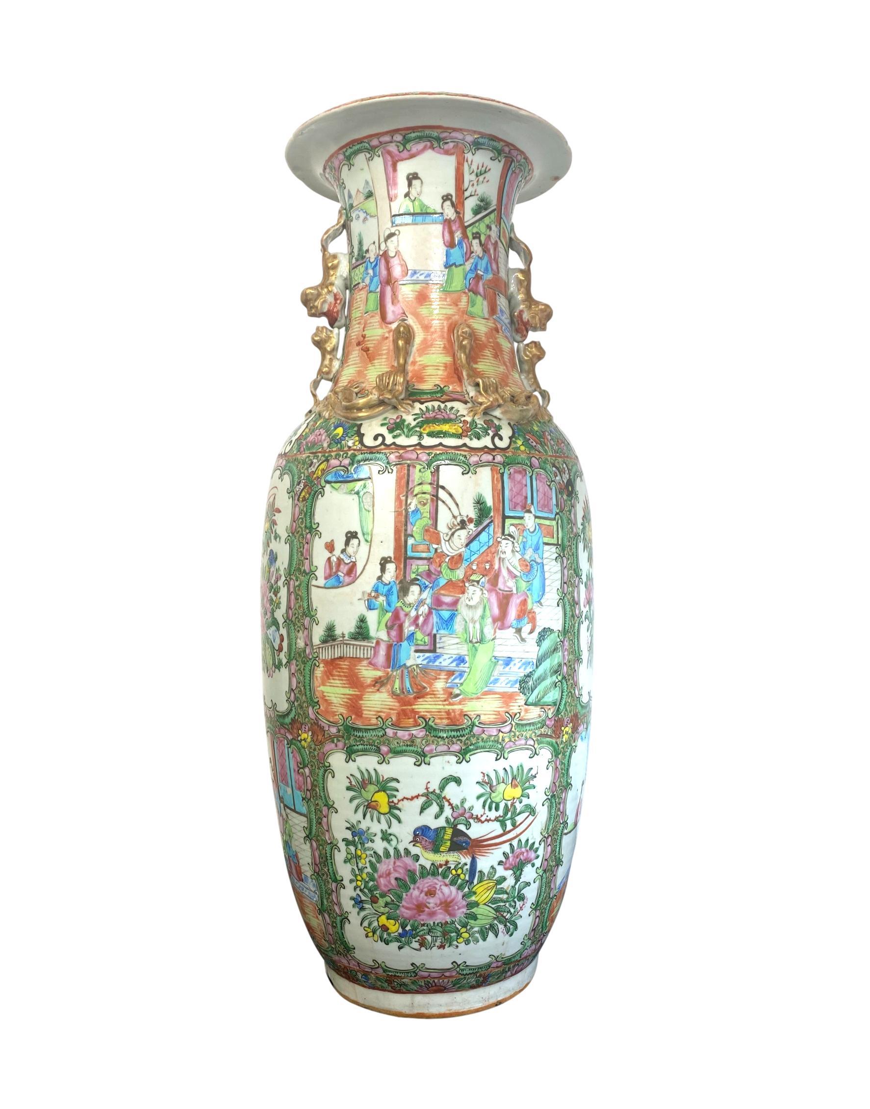 Chinese Export Porcelain Rose Medallion Vase, Canton, circa 1900 In Good Condition For Sale In Banner Elk, NC