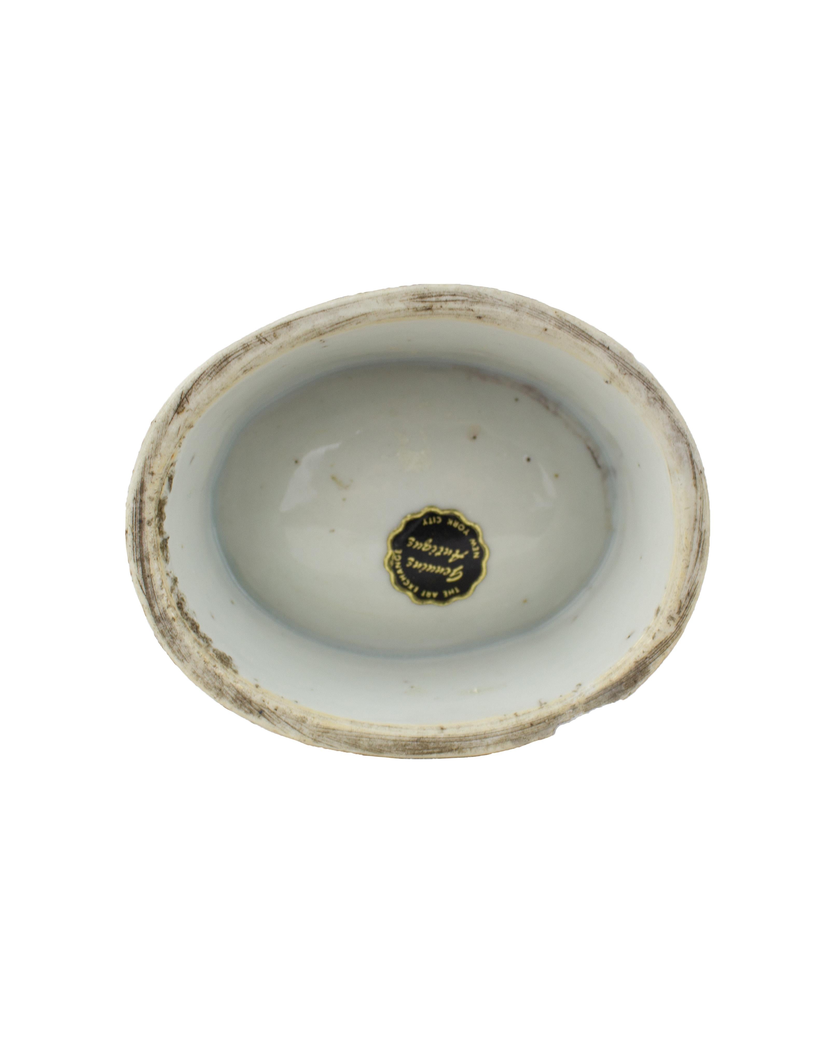Chinese Export Porcelain Salt-Cellar, Qianlong Period, '1736-1795' In Fair Condition For Sale In Lisbon, PT