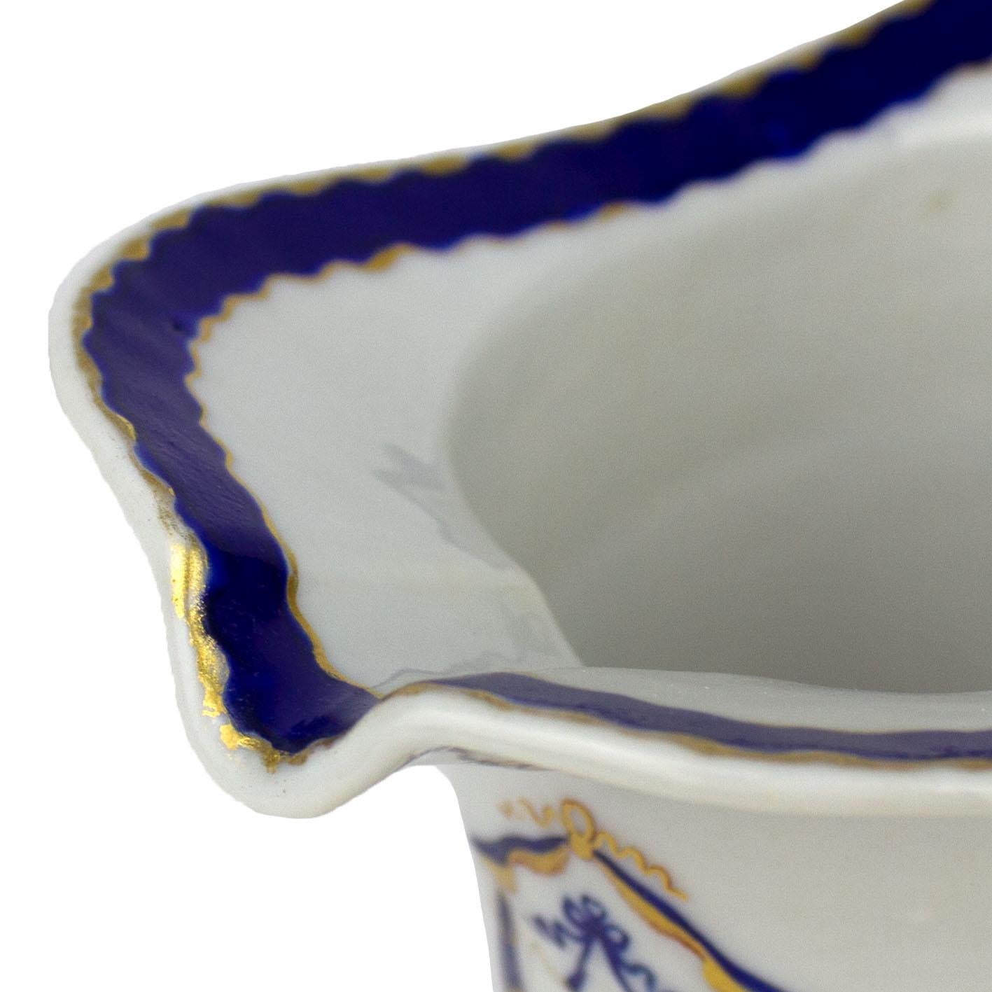 Chinese Export Porcelain Sauce Boat, Qianlong, 1736-1795 In Fair Condition For Sale In Lisbon, PT