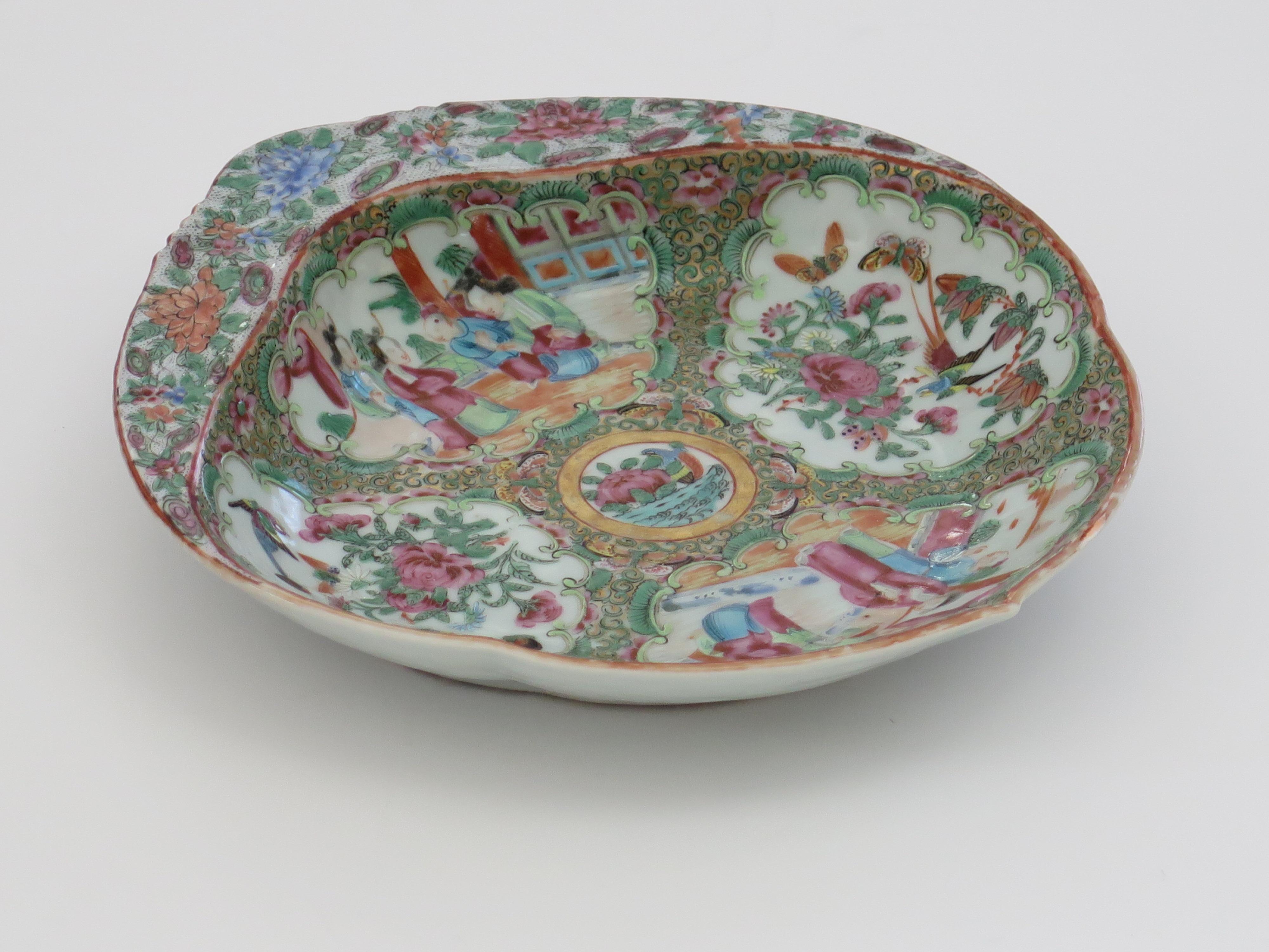 Chinese Export Porcelain Serving or Shrimp Dish Rose Medallion, Qing Ca 1810 5