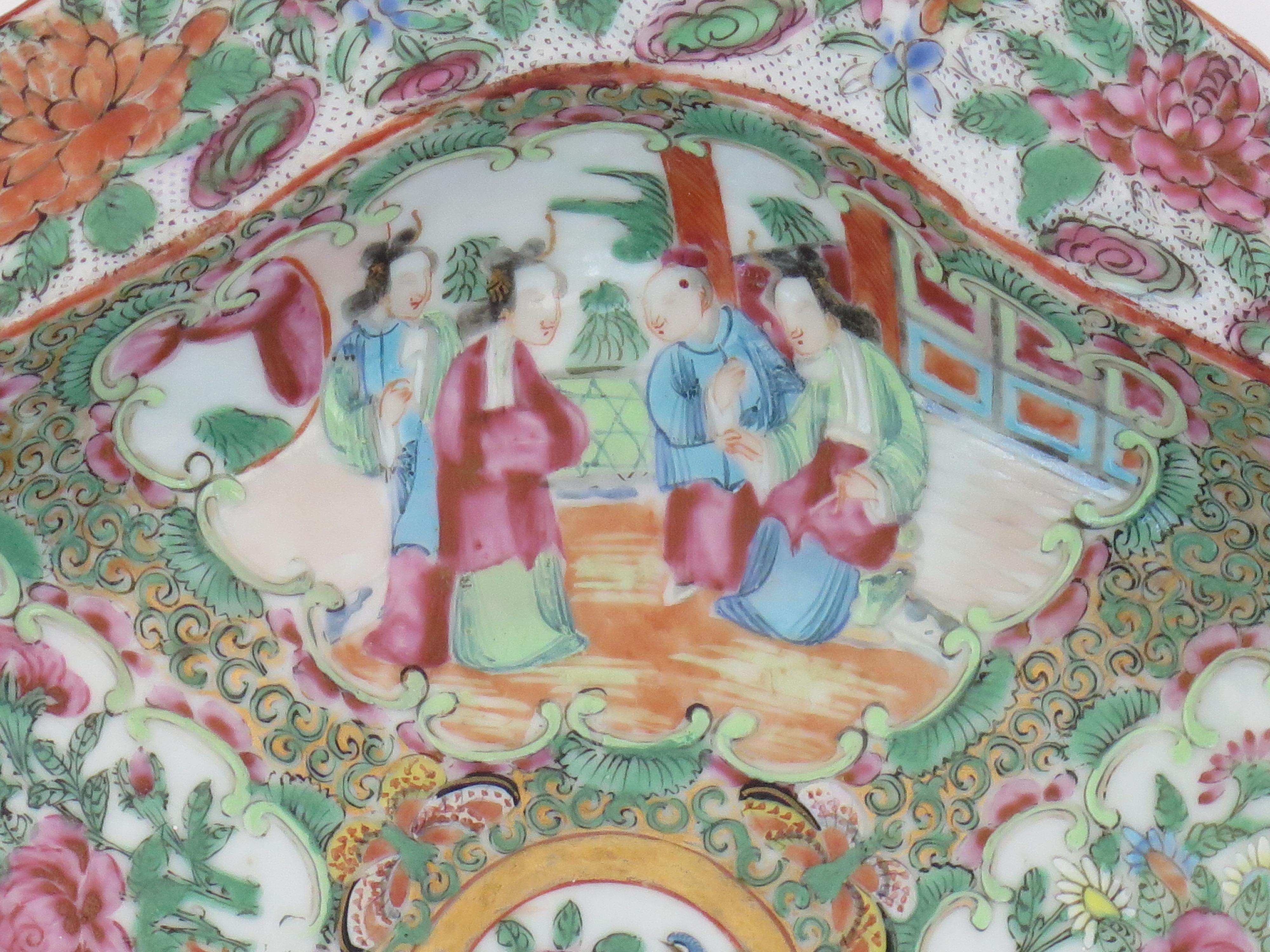Chinese Export Porcelain Serving or Shrimp Dish Rose Medallion, Qing Ca 1810 6