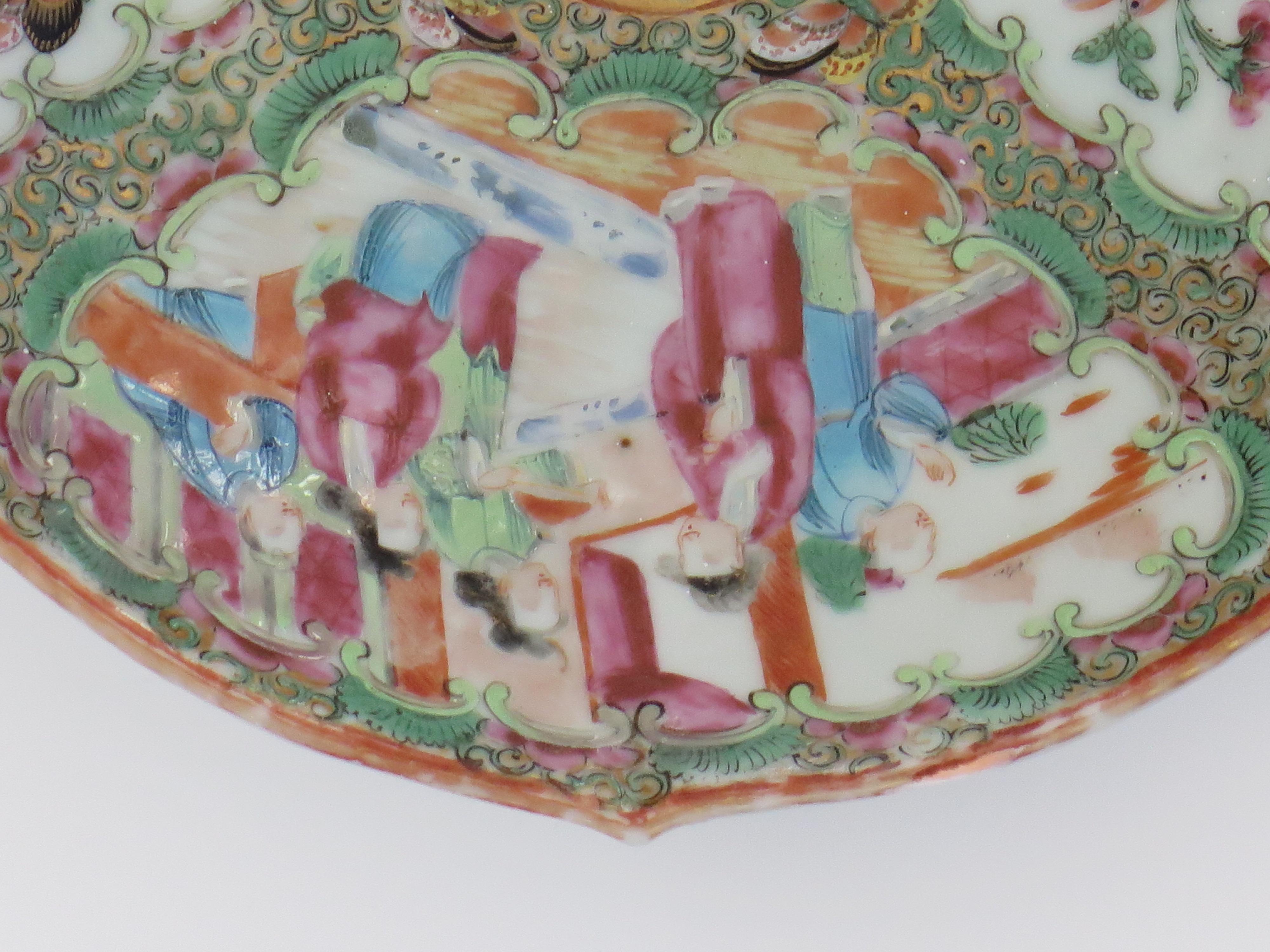 Chinese Export Porcelain Serving or Shrimp Dish Rose Medallion, Qing Ca 1810 7