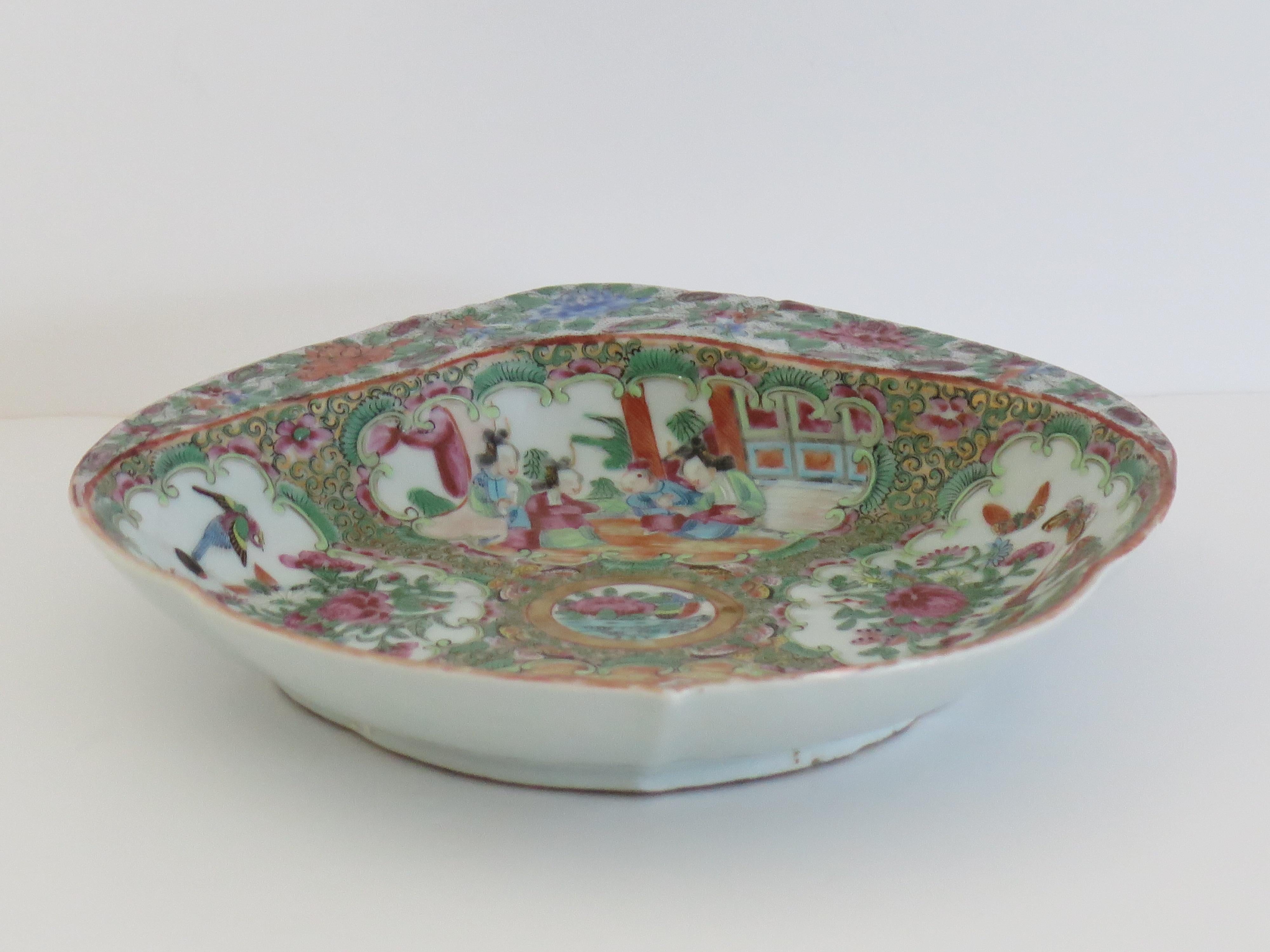 Chinese Export Porcelain Serving or Shrimp Dish Rose Medallion, Qing Ca 1810 8