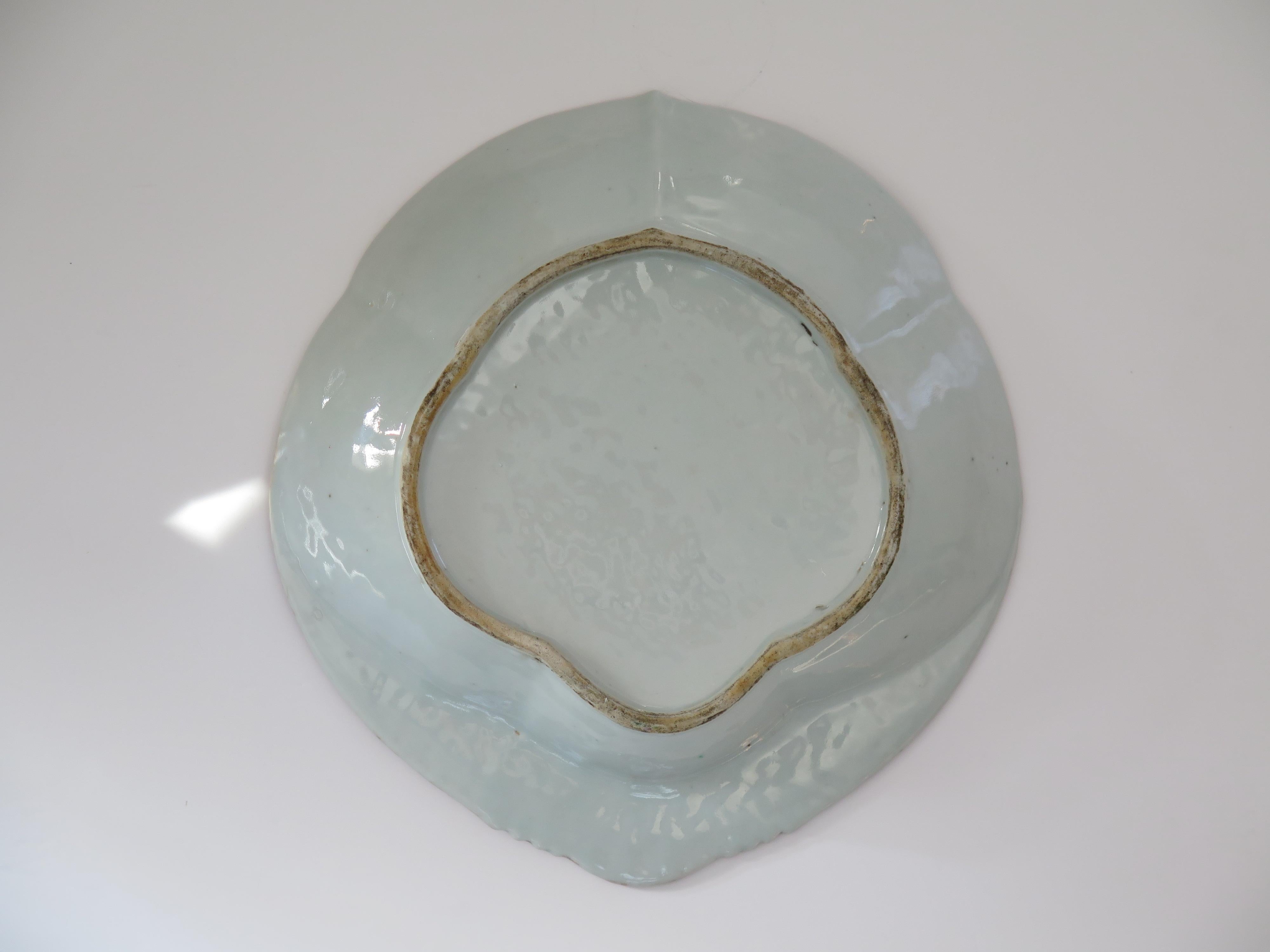 Chinese Export Porcelain Serving or Shrimp Dish Rose Medallion, Qing Ca 1810 9