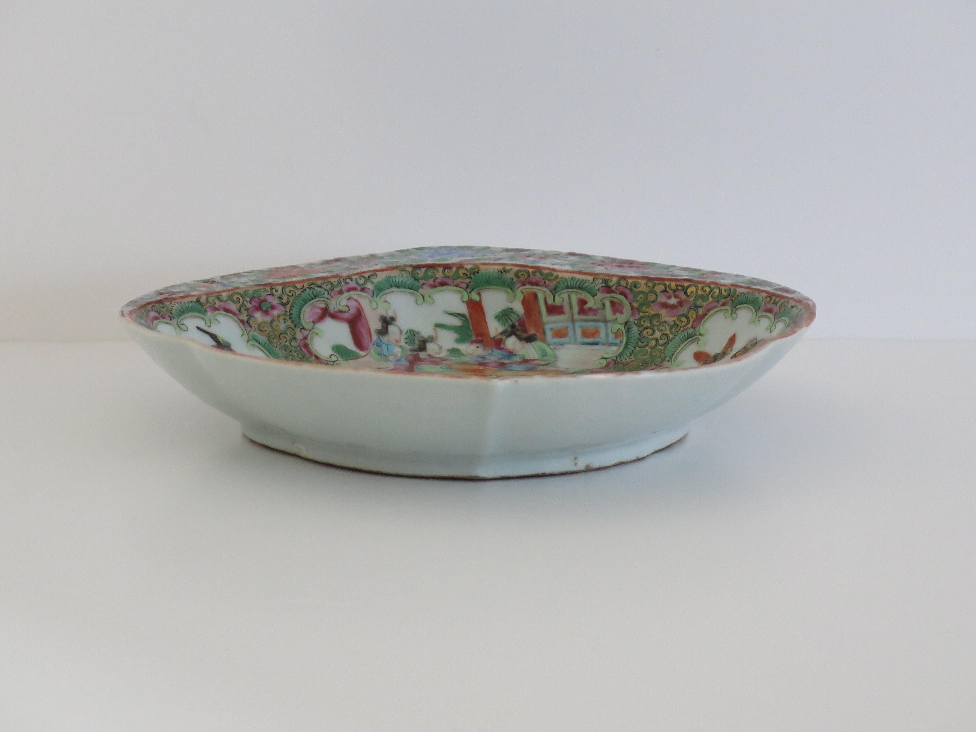 Hand-Painted Chinese Export Porcelain Serving or Shrimp Dish Rose Medallion, Qing Ca 1810