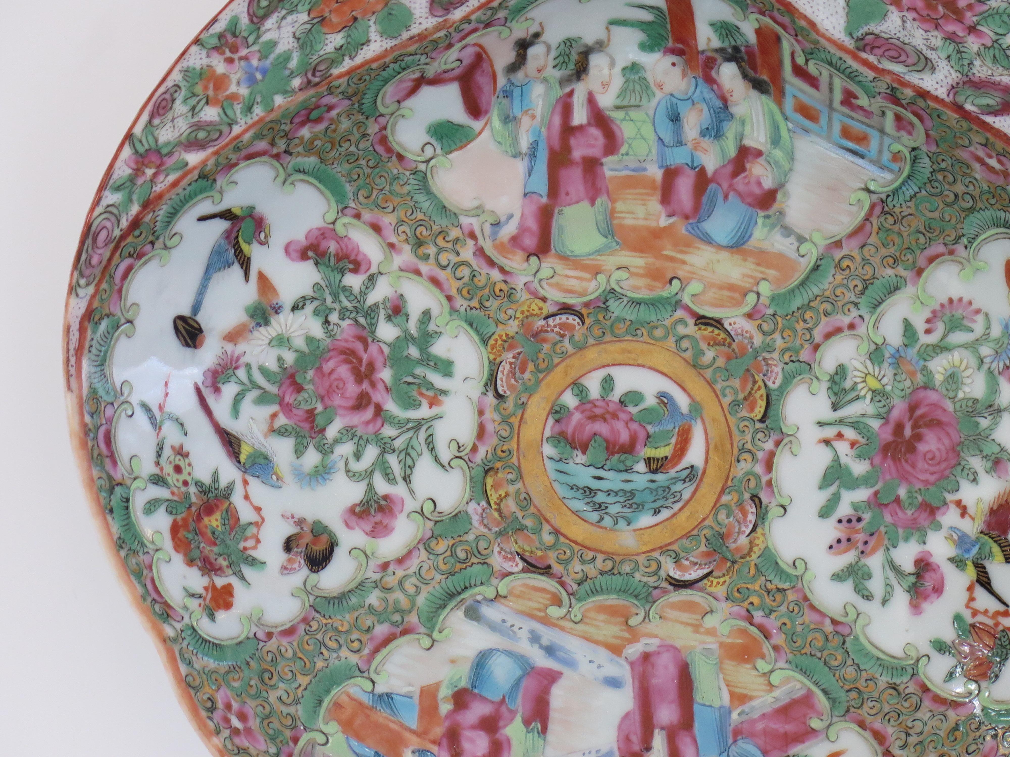 Chinese Export Porcelain Serving or Shrimp Dish Rose Medallion, Qing Ca 1810 3