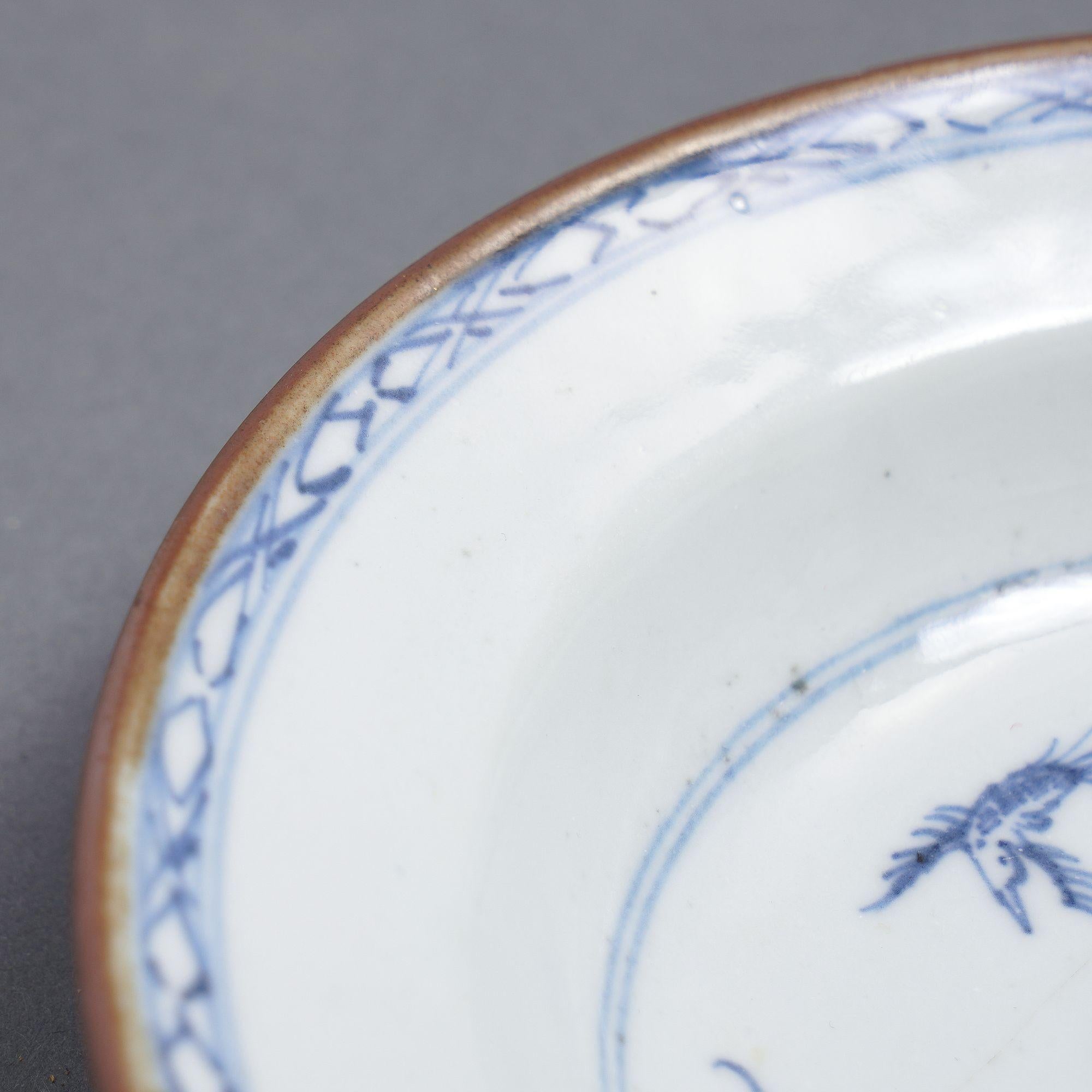 19th Century Chinese export porcelain shallow dish, c. 1800 For Sale