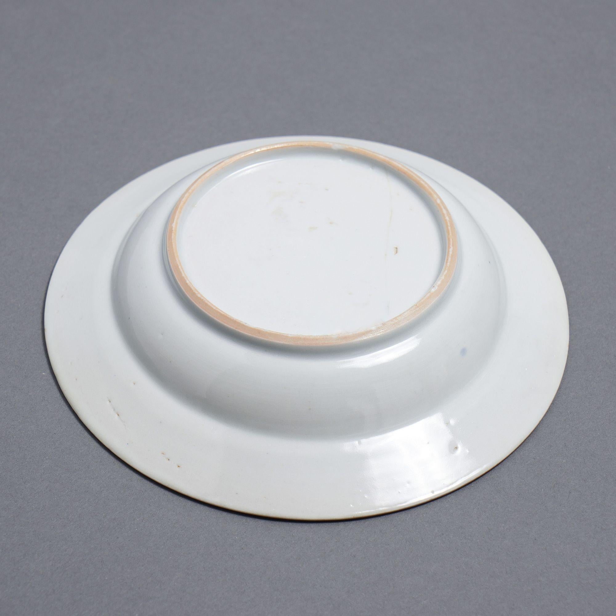 Chinese export porcelain shallow dish, c. 1800 For Sale 1