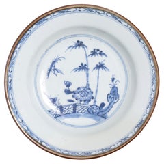 Chinese export porcelain shallow dish, c. 1800