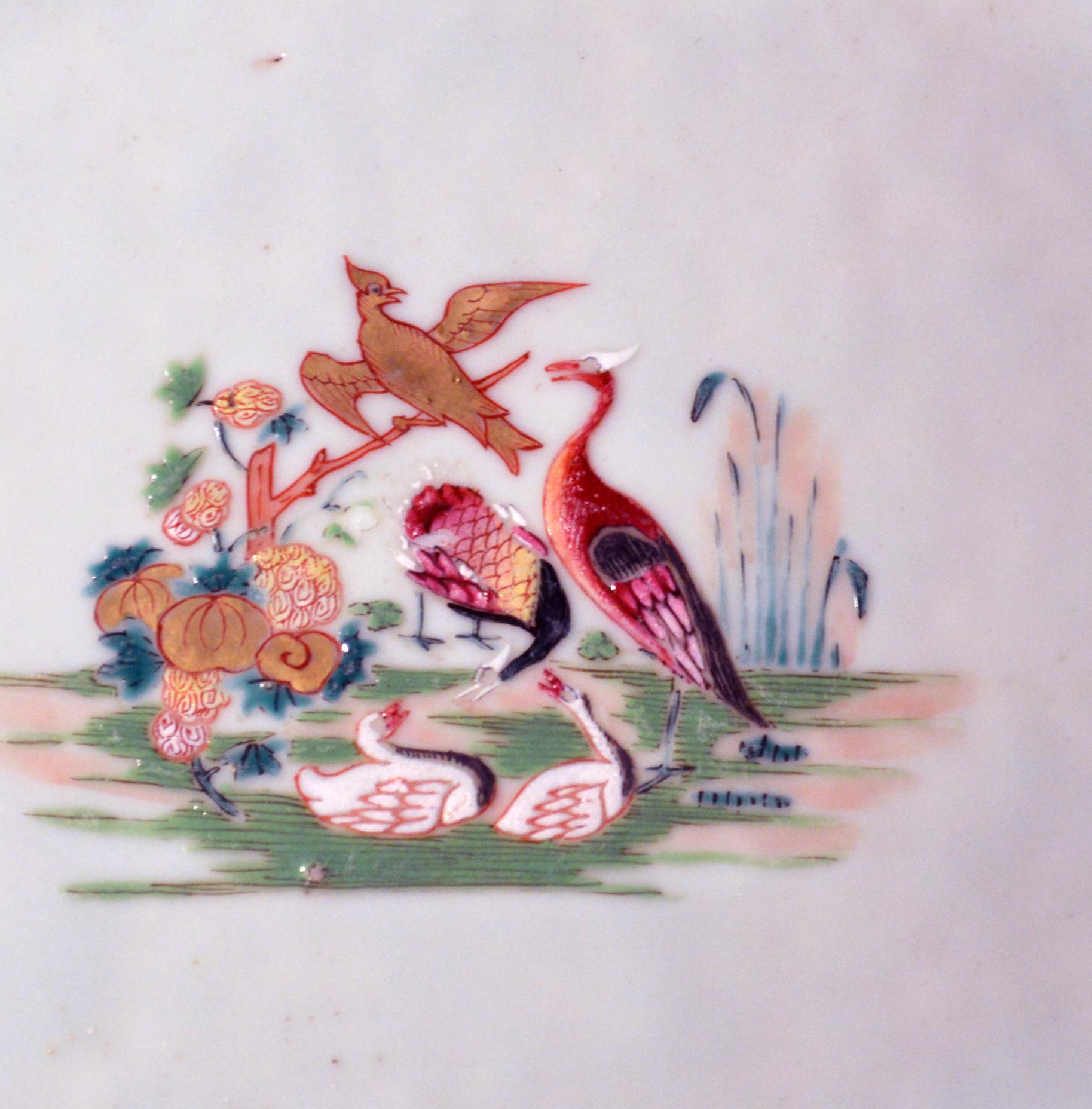 Exportation chinoise Plat en porcelaine argentée d'exportation chinoise du 18ème siècle décoré d'oiseaux, en vente