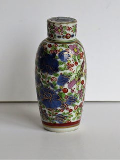 Botella de rapé o con tapa de porcelana china de exportación pintada a mano, Qing Finales del siglo XVIII