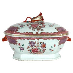 Sopera y tapa botánicas de porcelana china de exportación Famille Rose