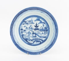 Collezione di cinque pezzi di servizio da tavola in porcellana blu e bianca cinese da esportazione