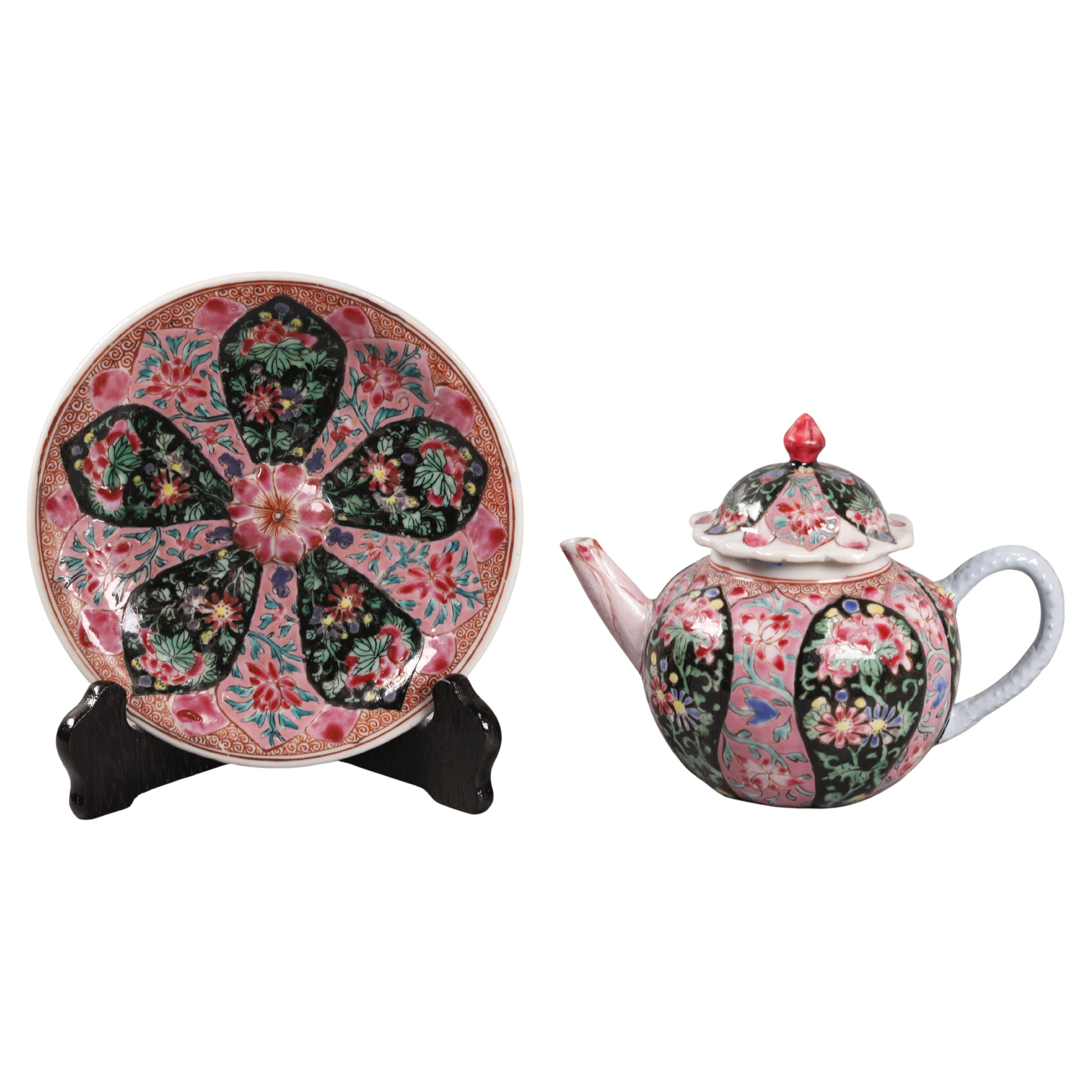 Chinese export porcelain teapot w/ dish, 18th c.