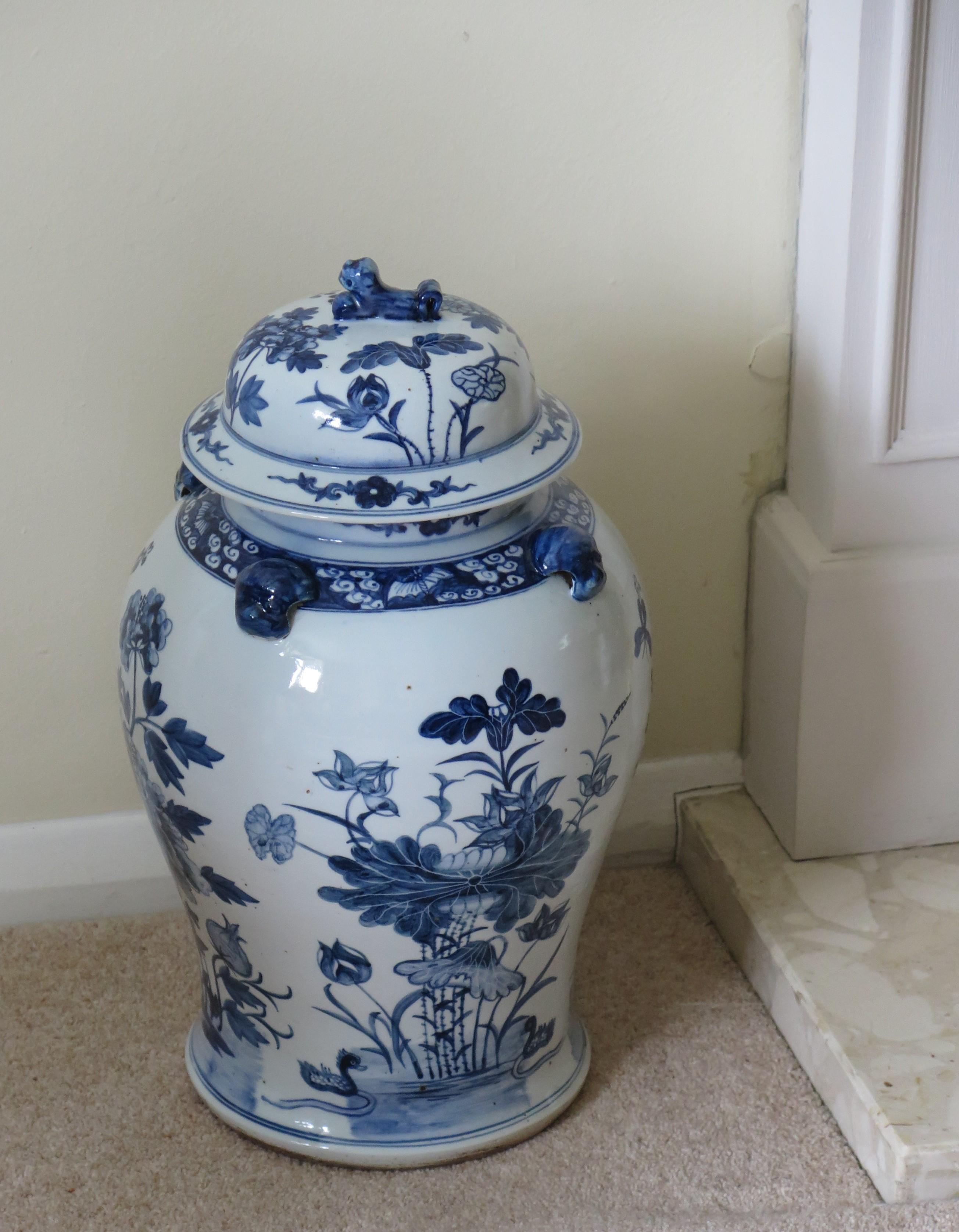 Chinese Export Temple Vase and Lid porcelain Blue & White Hand Painted,  19th C 9