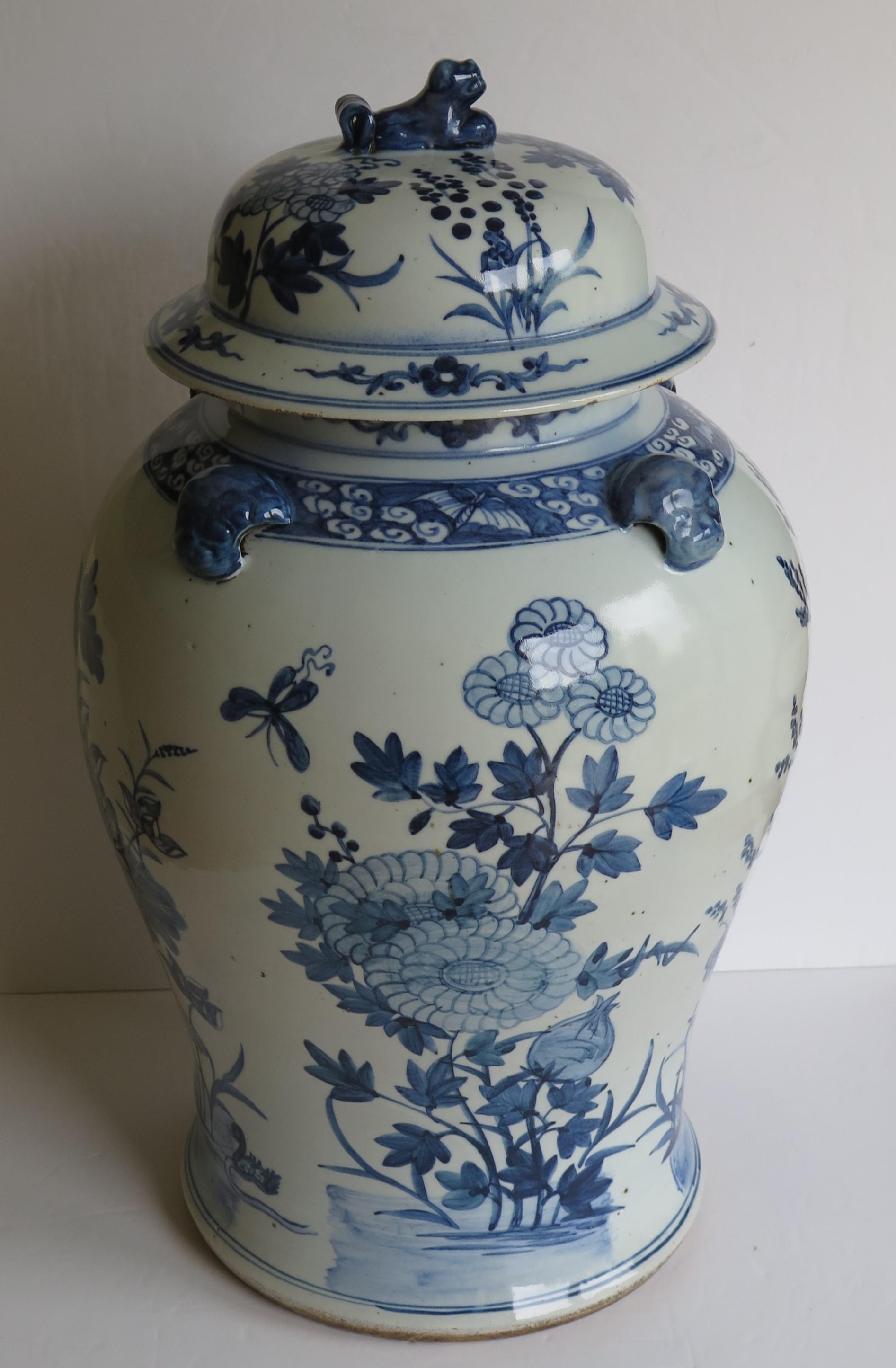 Hand-Painted Chinese Export Temple Vase and Lid porcelain Blue & White Hand Painted,  19th C