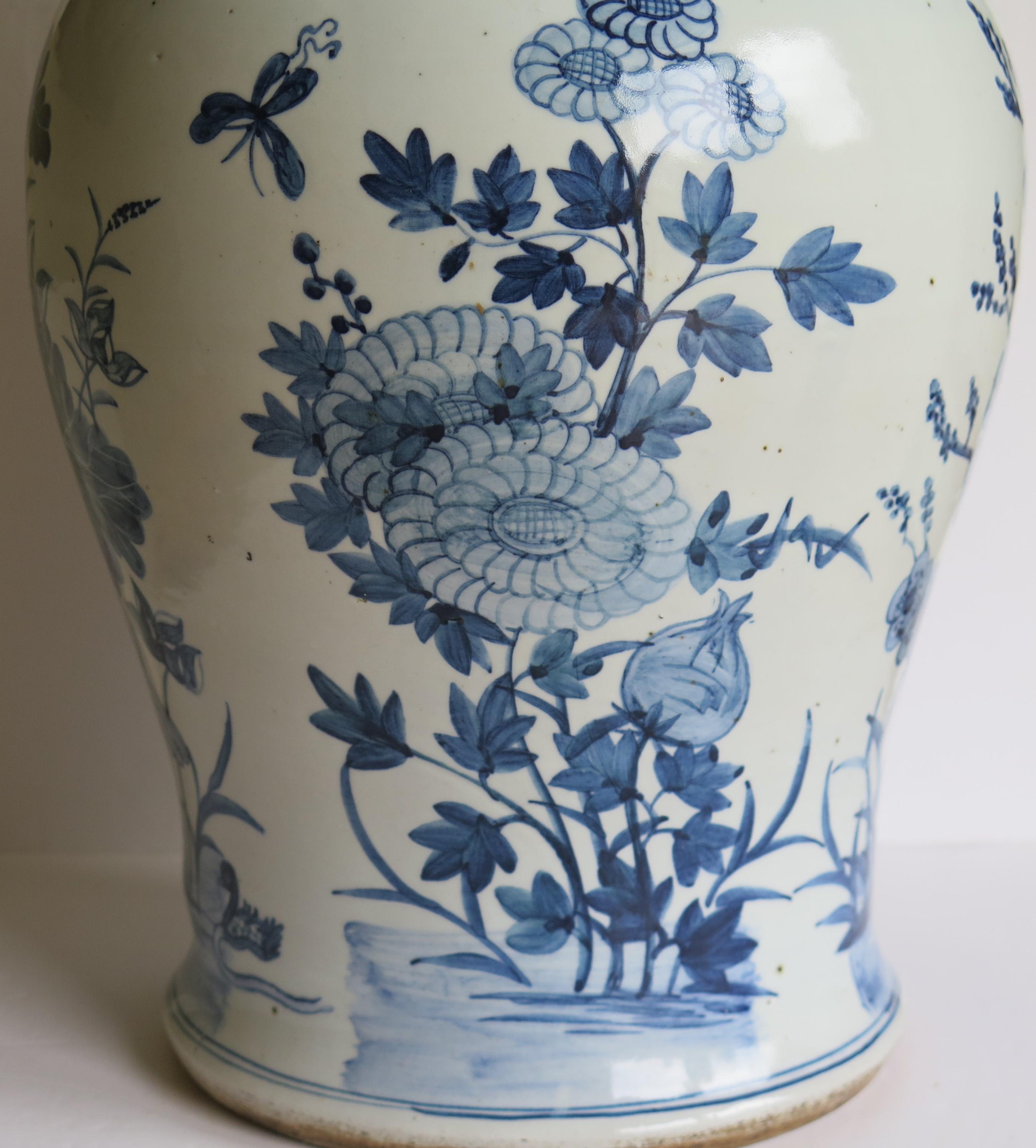 Porcelain Chinese Export Temple Vase and Lid porcelain Blue & White Hand Painted,  19th C