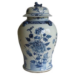 Antique Chinese Export Temple Vase and Lid porcelain Blue & White Hand Painted,  19th C