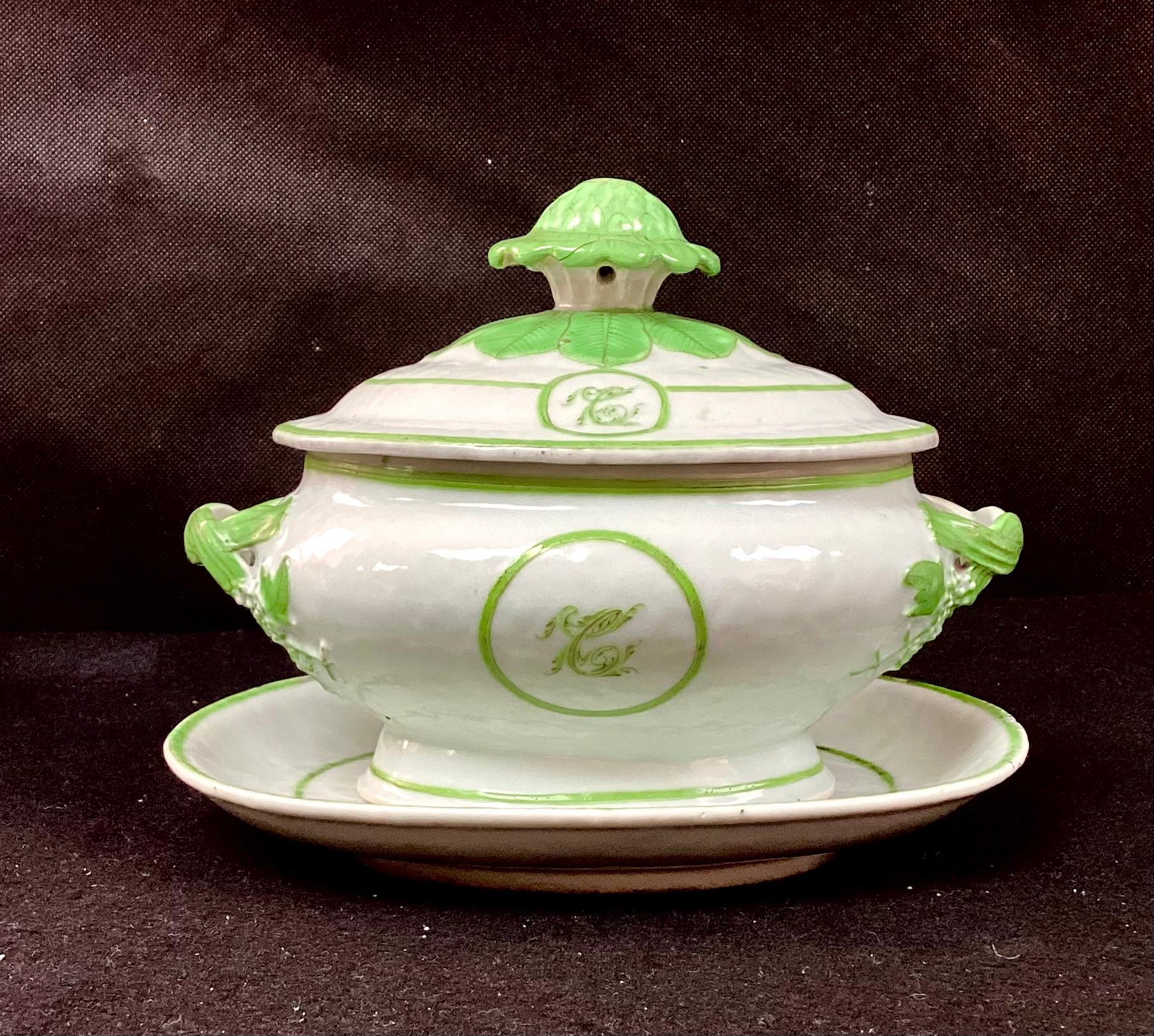 Chinese Export Porcelain Tureen With Lid and Underplate For Sale 6