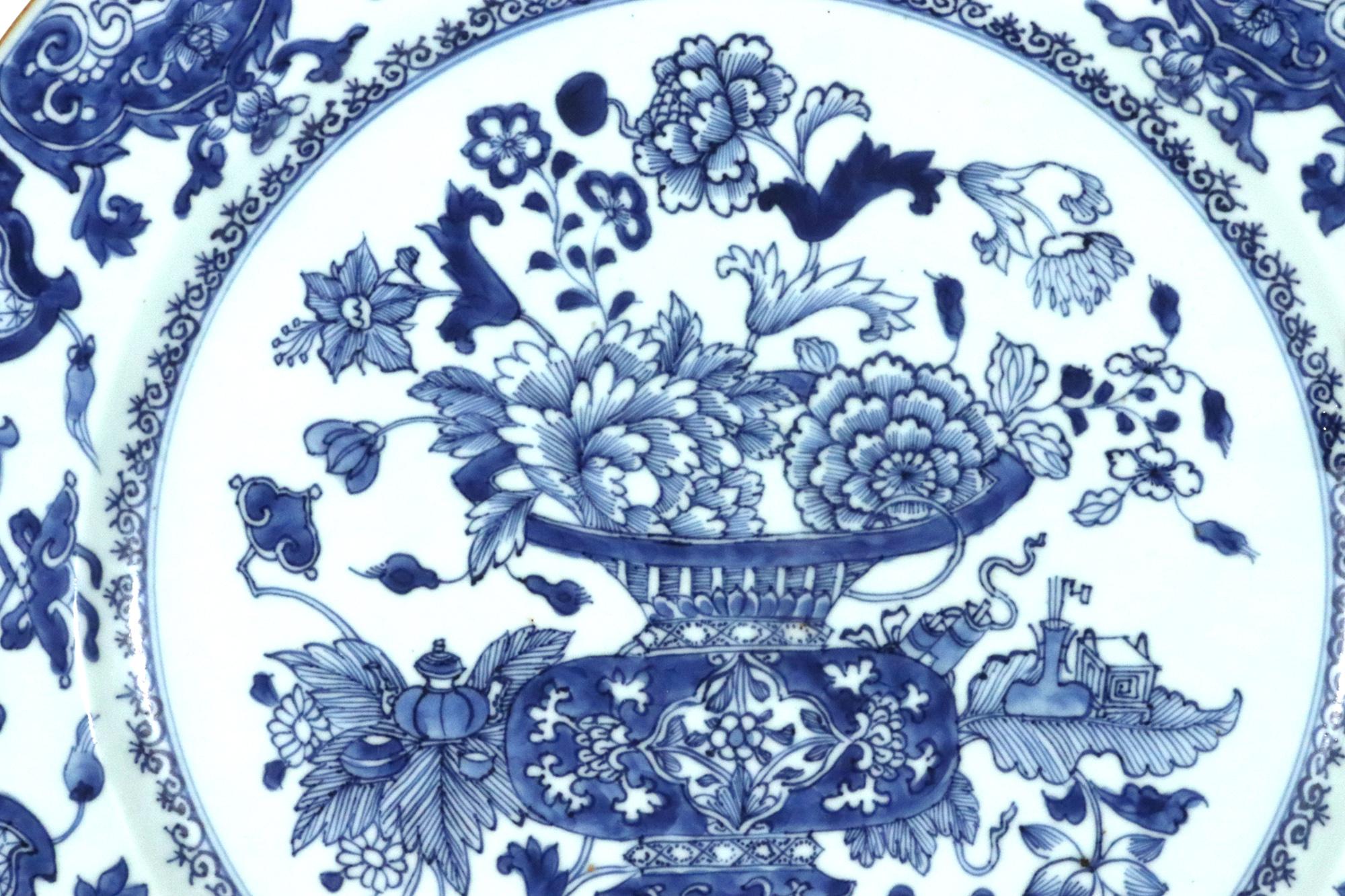 Chinese Export Porcelain Underglaze Blue Dish of Censor with Flowers In Good Condition For Sale In Downingtown, PA
