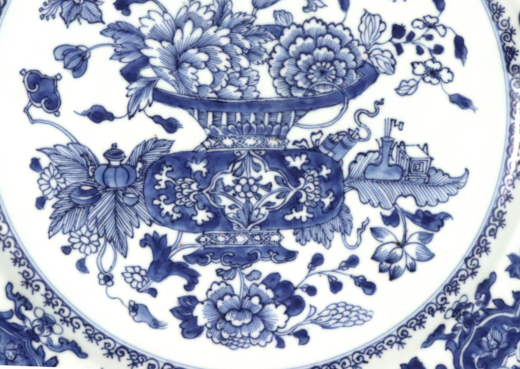 Late 18th Century Chinese Export Porcelain Underglaze Blue Dish of Censor with Flowers For Sale