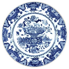 Plat en porcelaine bleu sous glaçure d'exportation chinoise avec fleurs