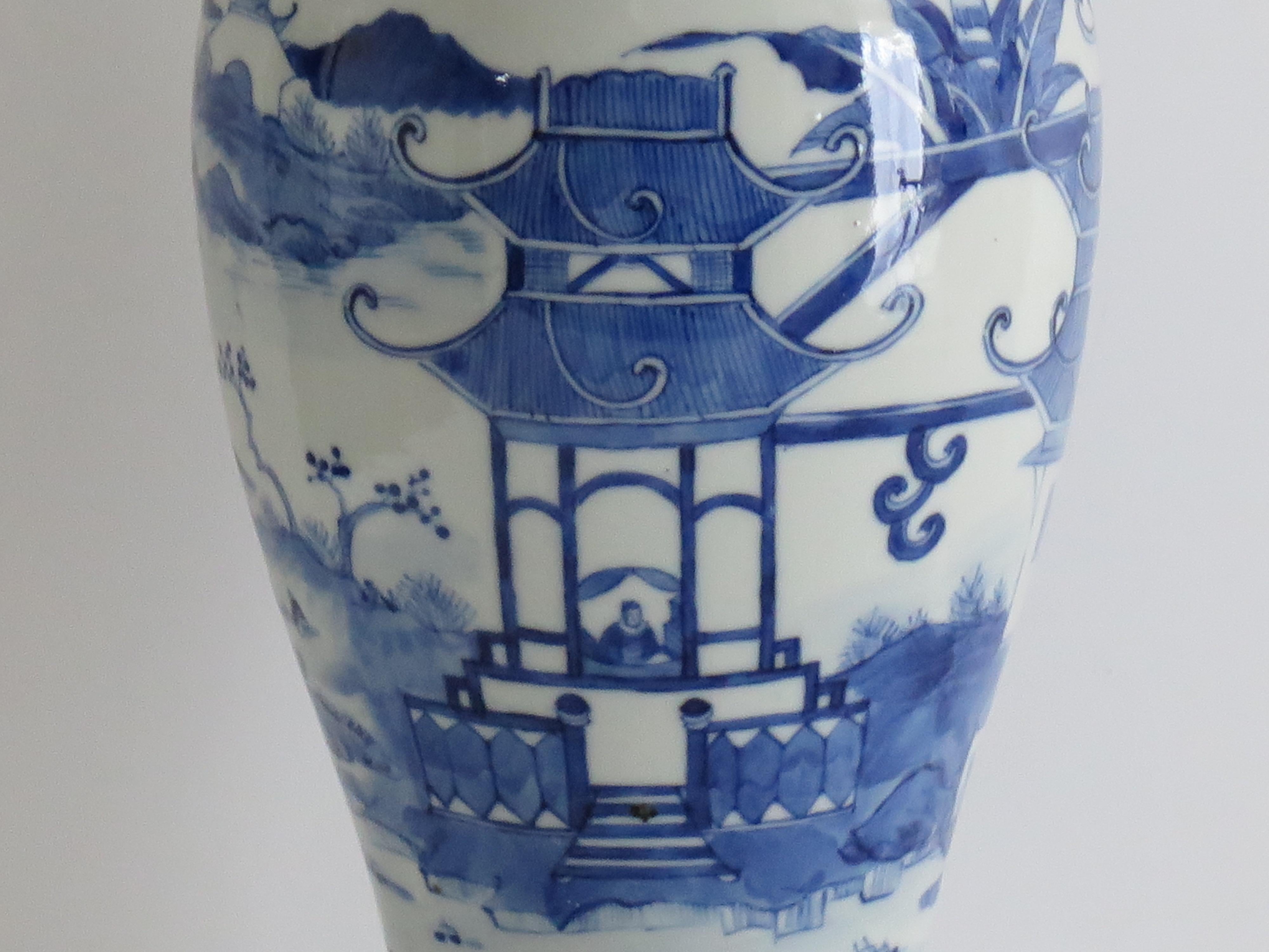 Chinese Export Porcelain Vase Blue & White Hand Painted 31cm, 19thC Qing Tongzhi For Sale 5