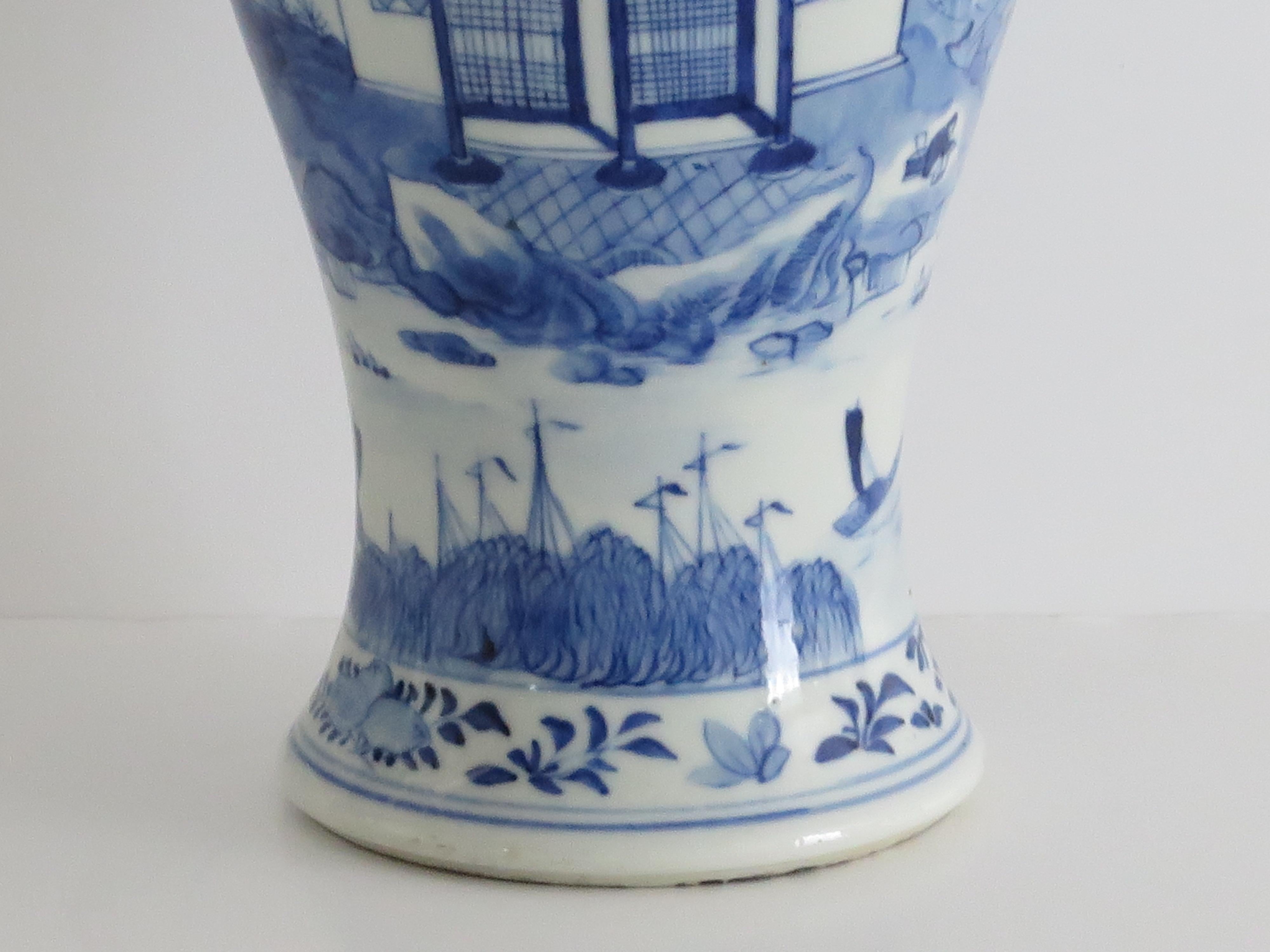 Chinese Export Porcelain Vase Blue & White Hand Painted 31cm, 19thC Qing Tongzhi For Sale 6