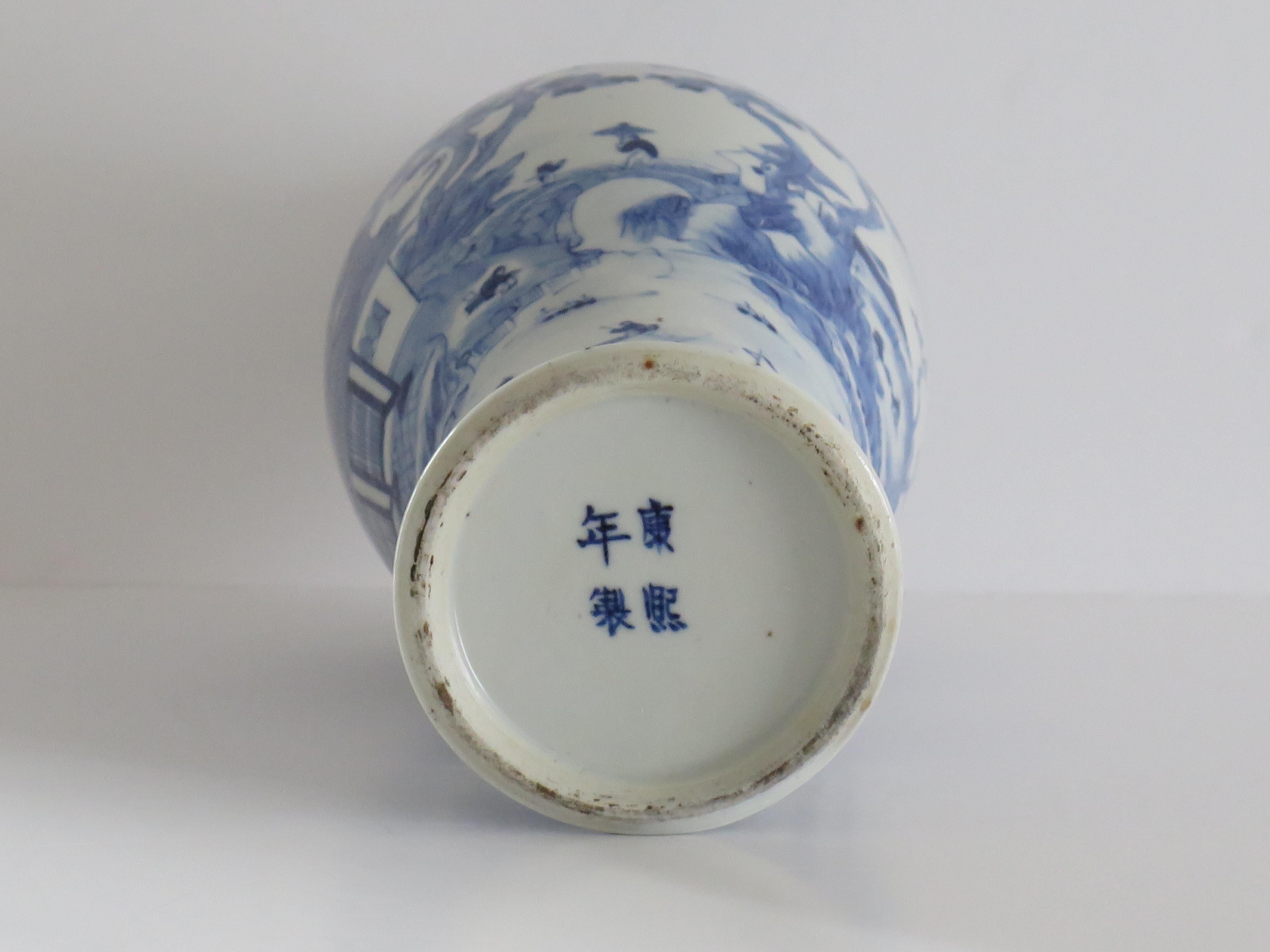 Chinese Export Porcelain Vase Blue & White Hand Painted 31cm, 19thC Qing Tongzhi For Sale 9