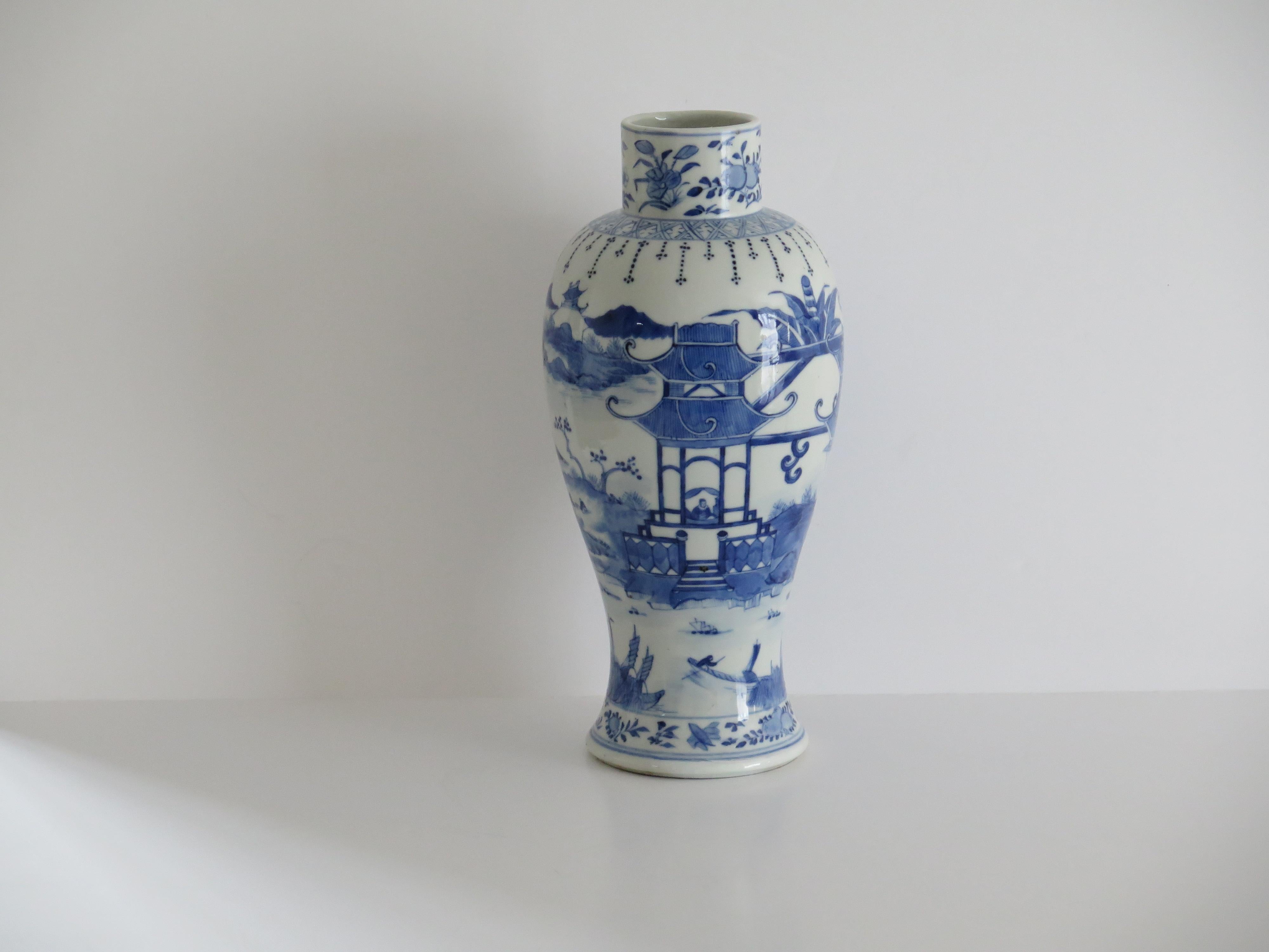 This is a beautiful, fairly tall 31+cm, Chinese Export, blue and white porcelain Baluster Vase, which we date to the 19th century, Qing Tongzhi period, Circa 1870.

This is a well hand potted piece with a very good baluster shape, with a short neck