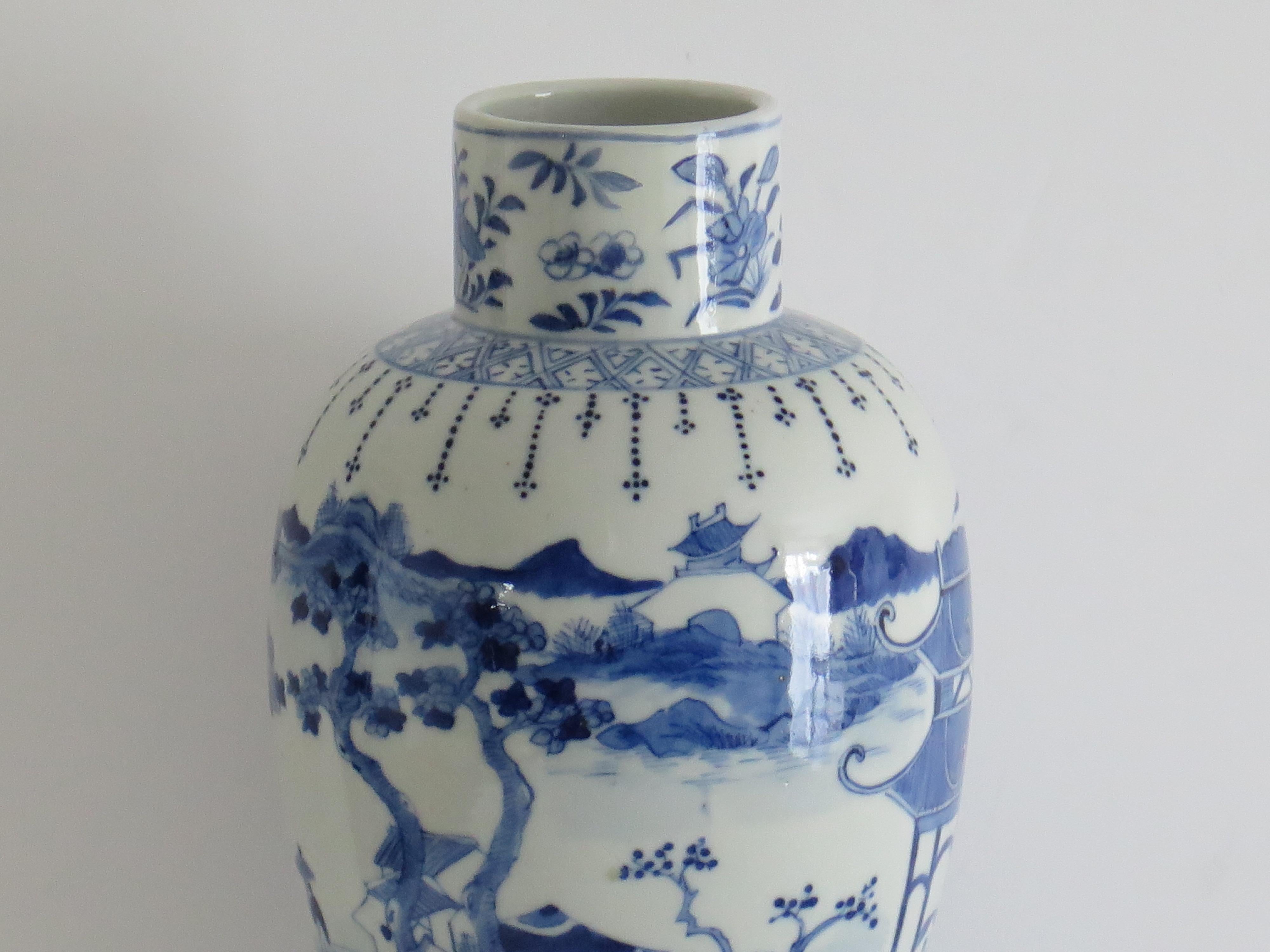 Chinese Export Porcelain Vase Blue & White Hand Painted 31cm, 19thC Qing Tongzhi For Sale 3