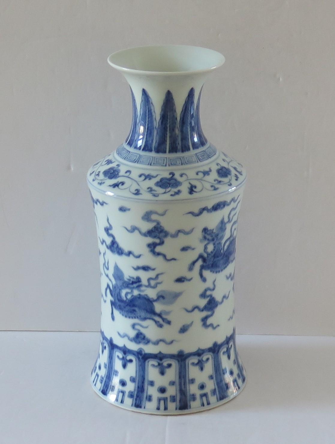 Chinese Export Vase Blue & White porcelain Hand Painted Kylins, Circa 1930 In Good Condition In Lincoln, Lincolnshire