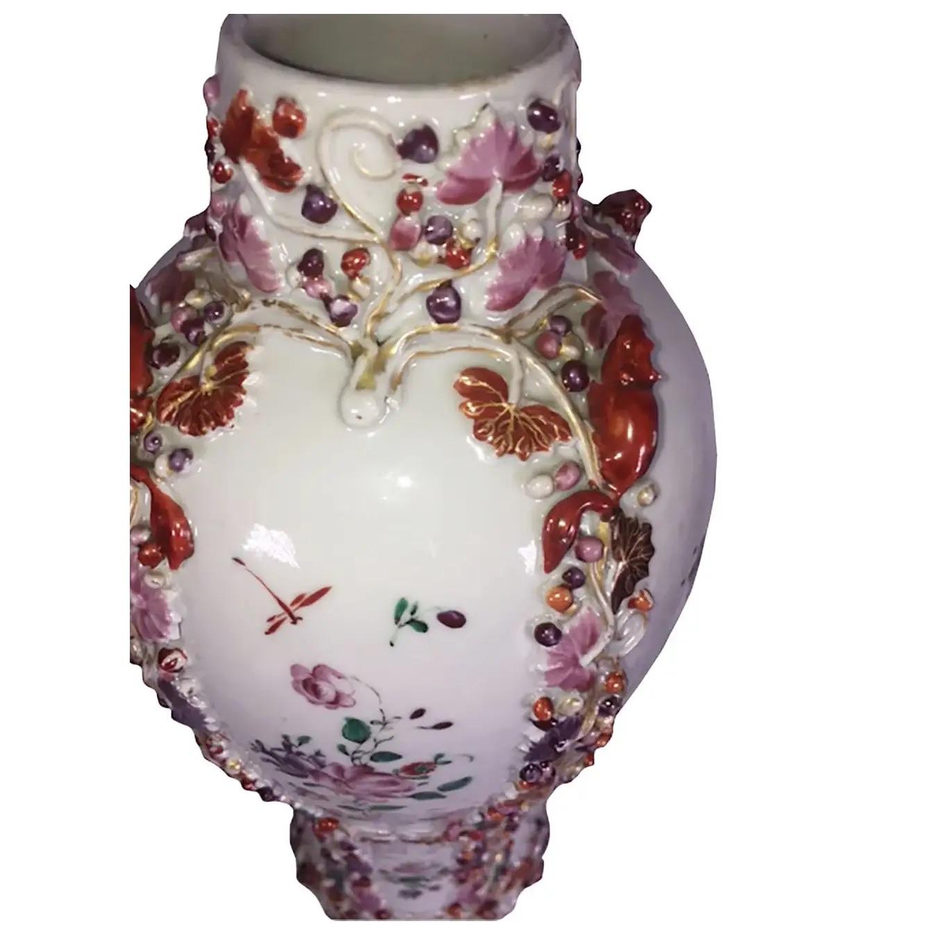 Late 18th Century Chinese Export Porcelain Vases with Mice, a Pair For Sale