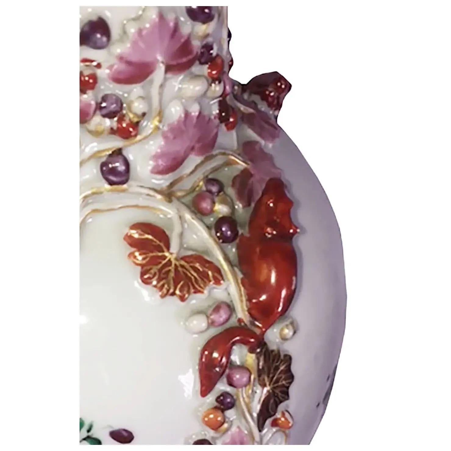 Chinese Export Porcelain Vases with Mice, a Pair For Sale 2