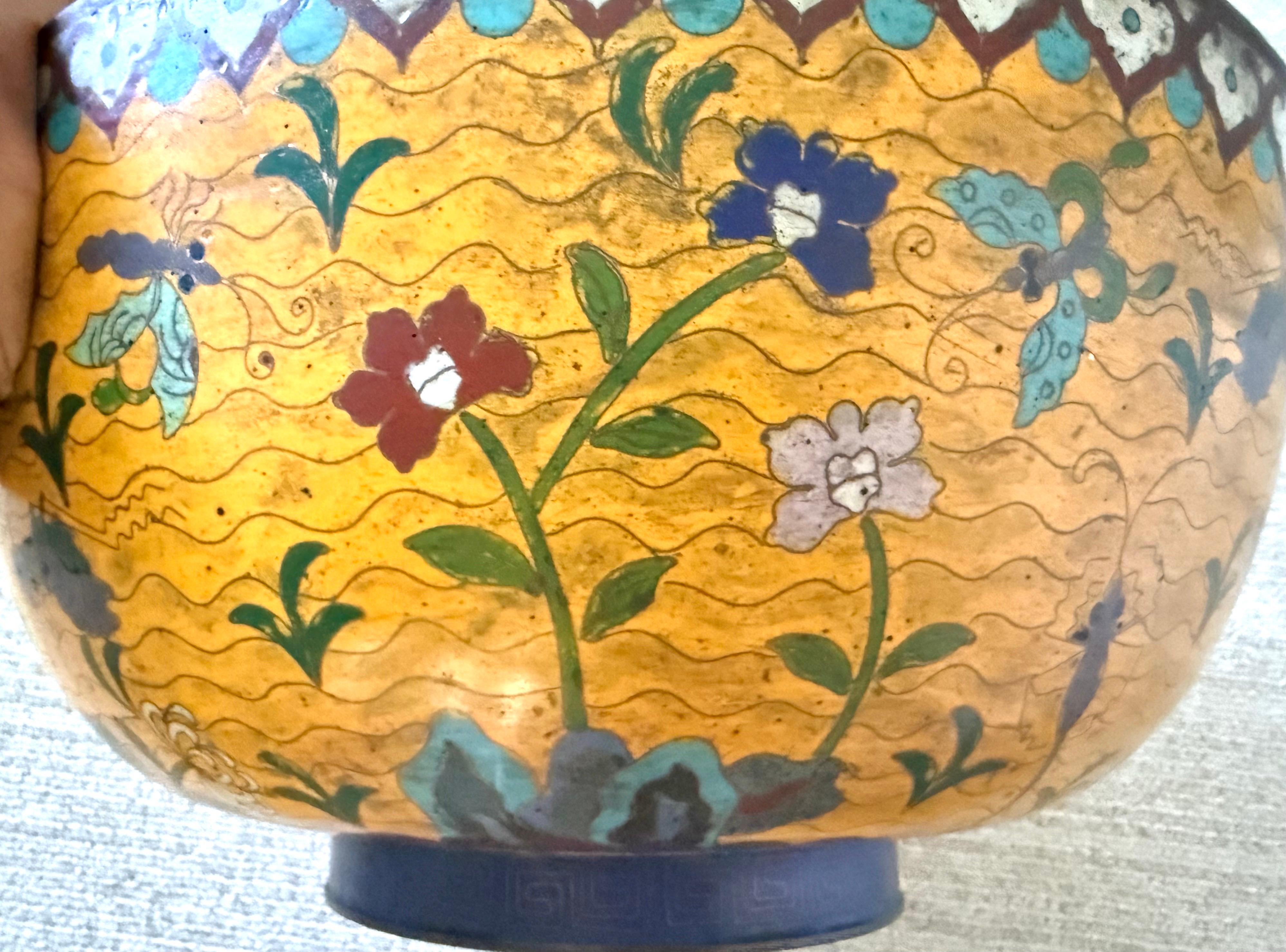 Exportación china, dinastía Qing, Qianlong, Gran cuenco decorativo de esmalte Cloissone siglo XVIII en venta