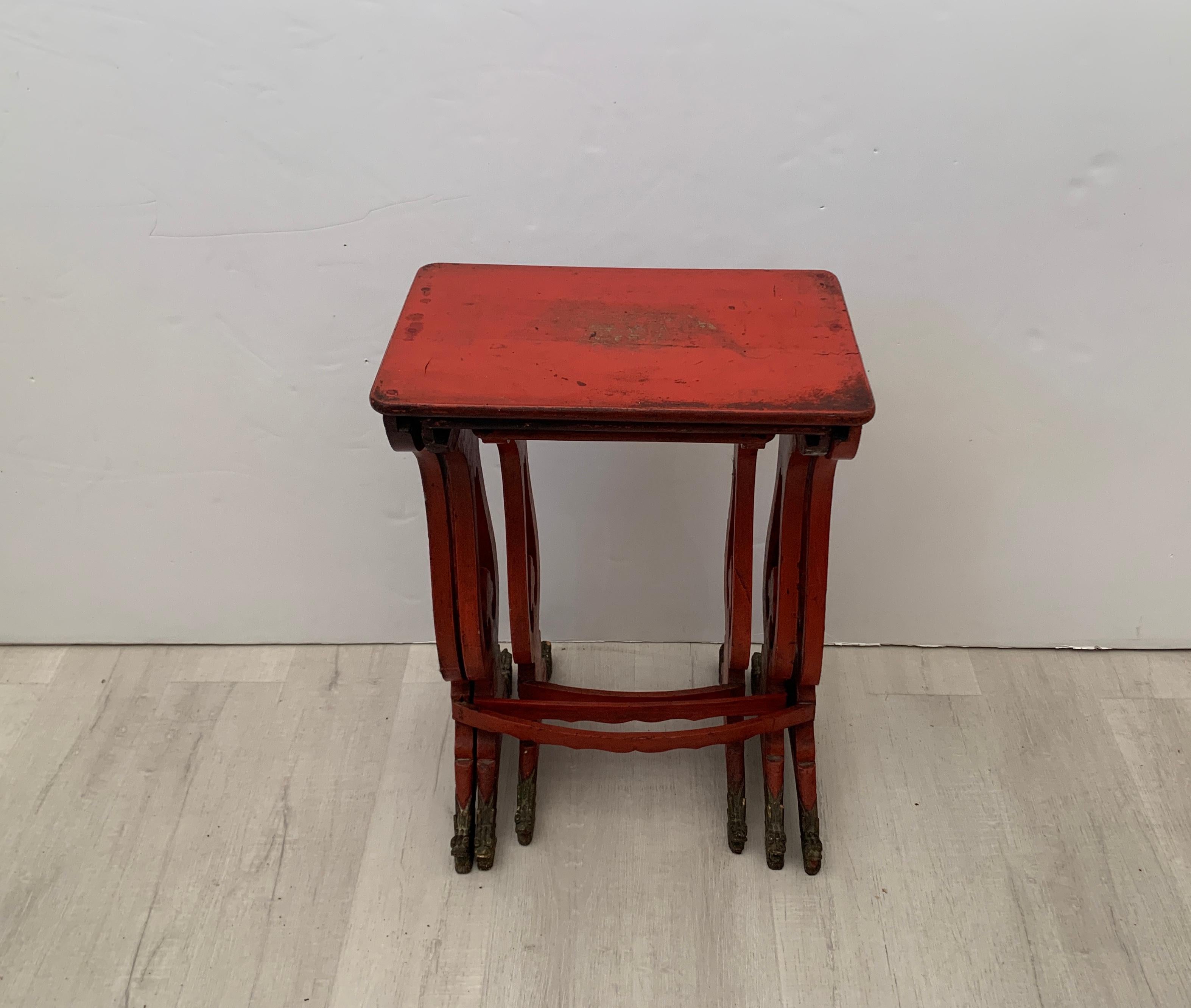 Chinese Export Red Lacquer and Gilt Nesting Tables, Set of 3, 19th Century 3