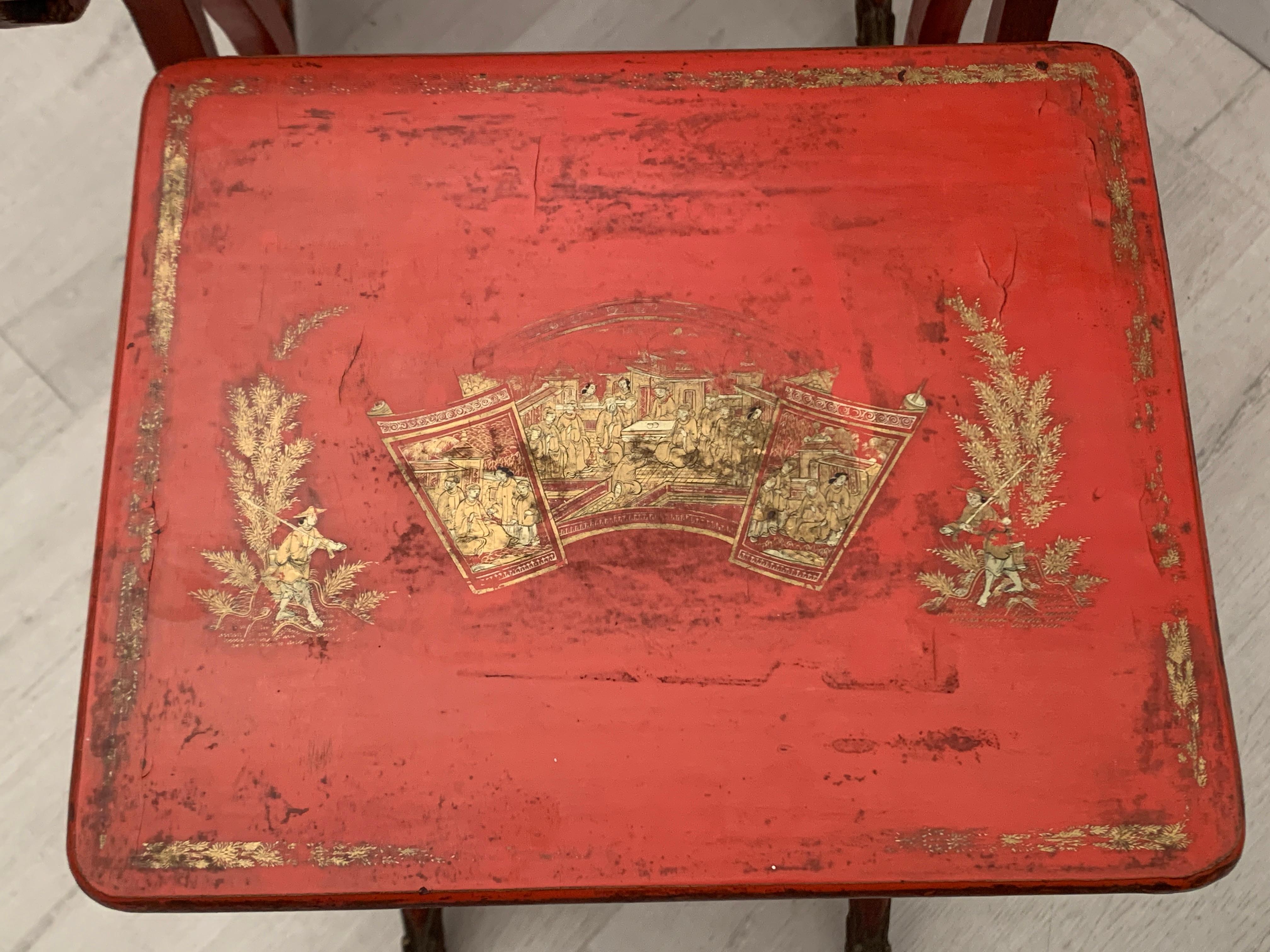 Chinese Export Red Lacquer and Gilt Nesting Tables, Set of 3, 19th Century 4