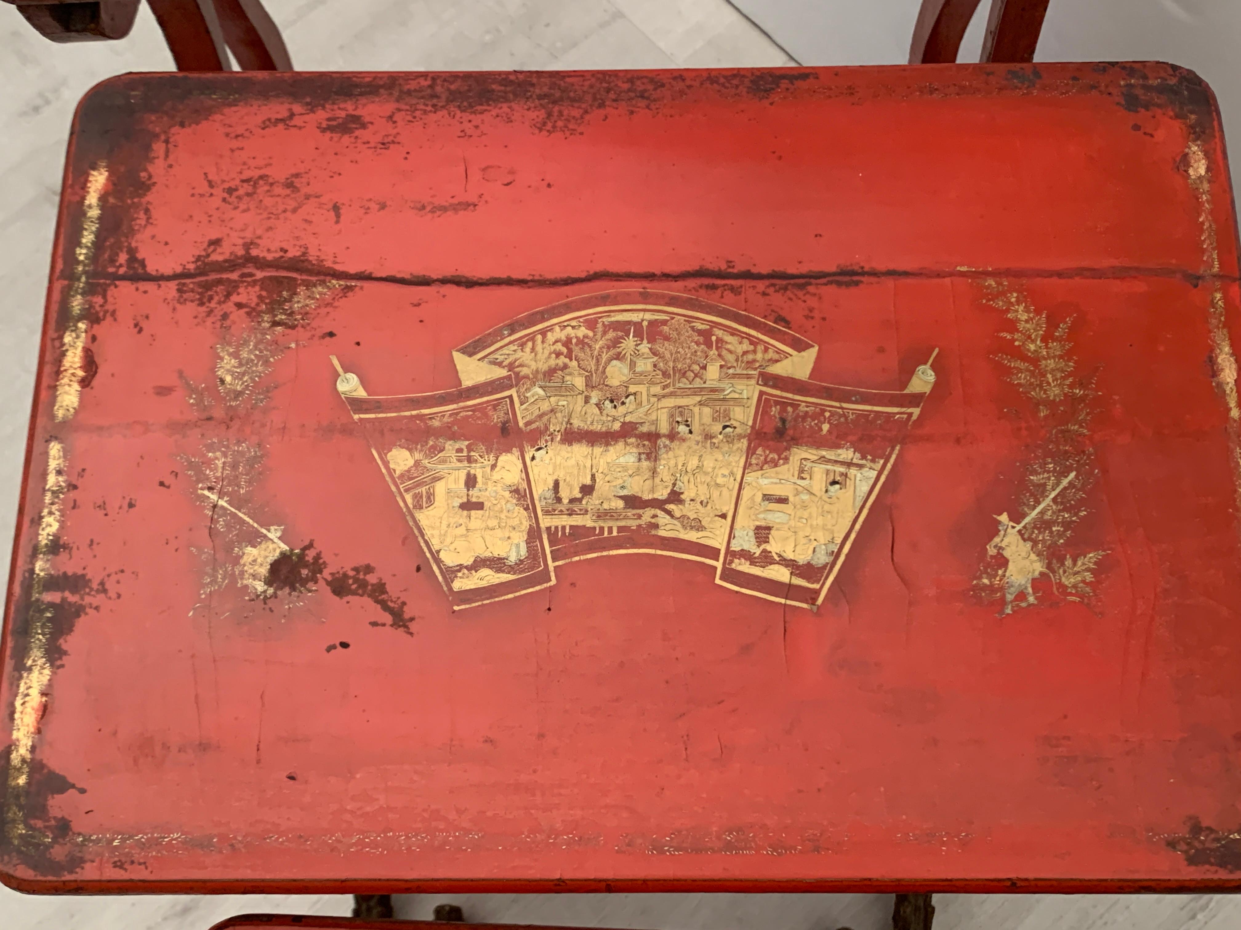 Chinese Export Red Lacquer and Gilt Nesting Tables, Set of 3, 19th Century 5