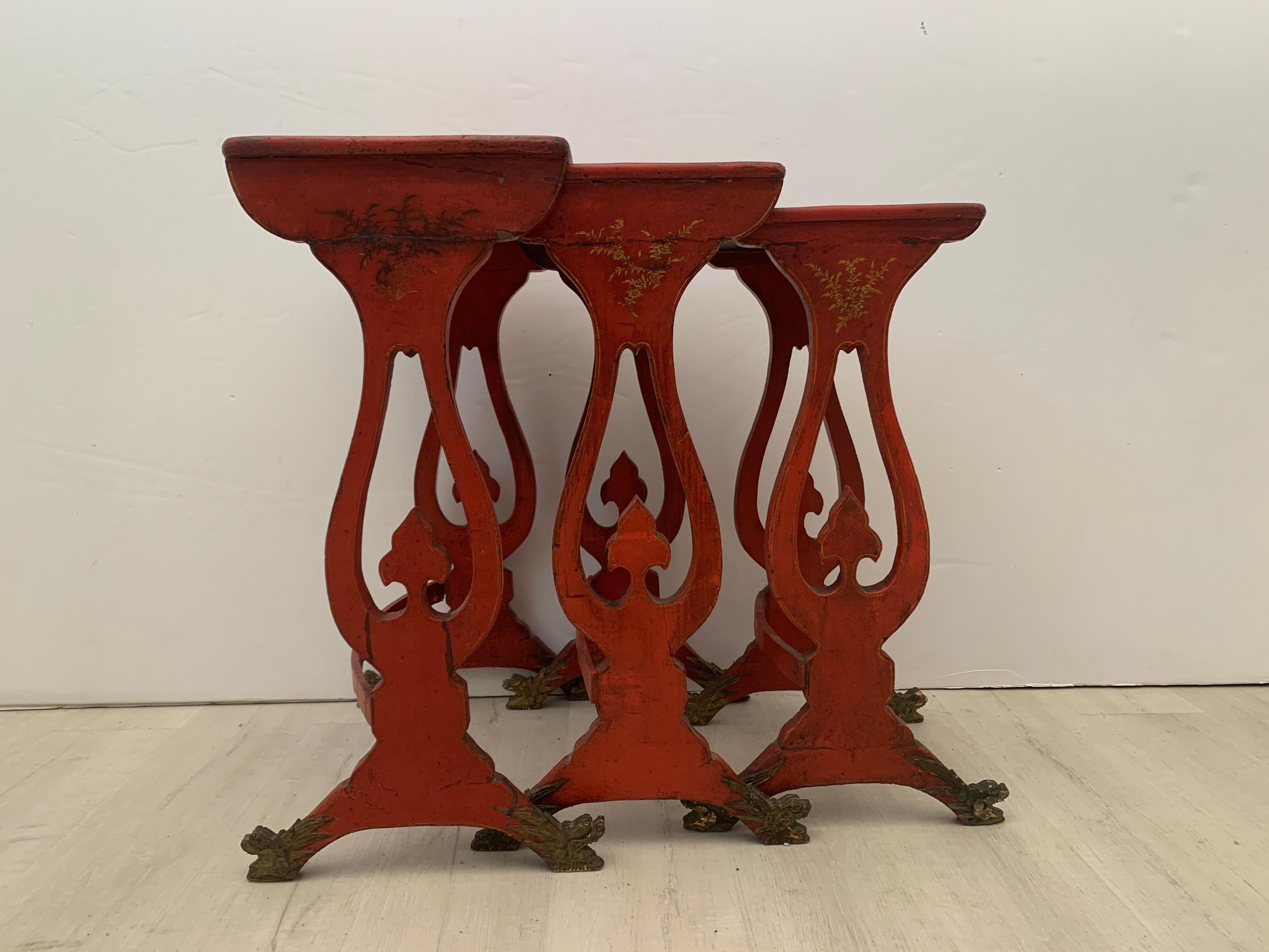 Chinese Export Red Lacquer and Gilt Nesting Tables, Set of 3, 19th Century 7