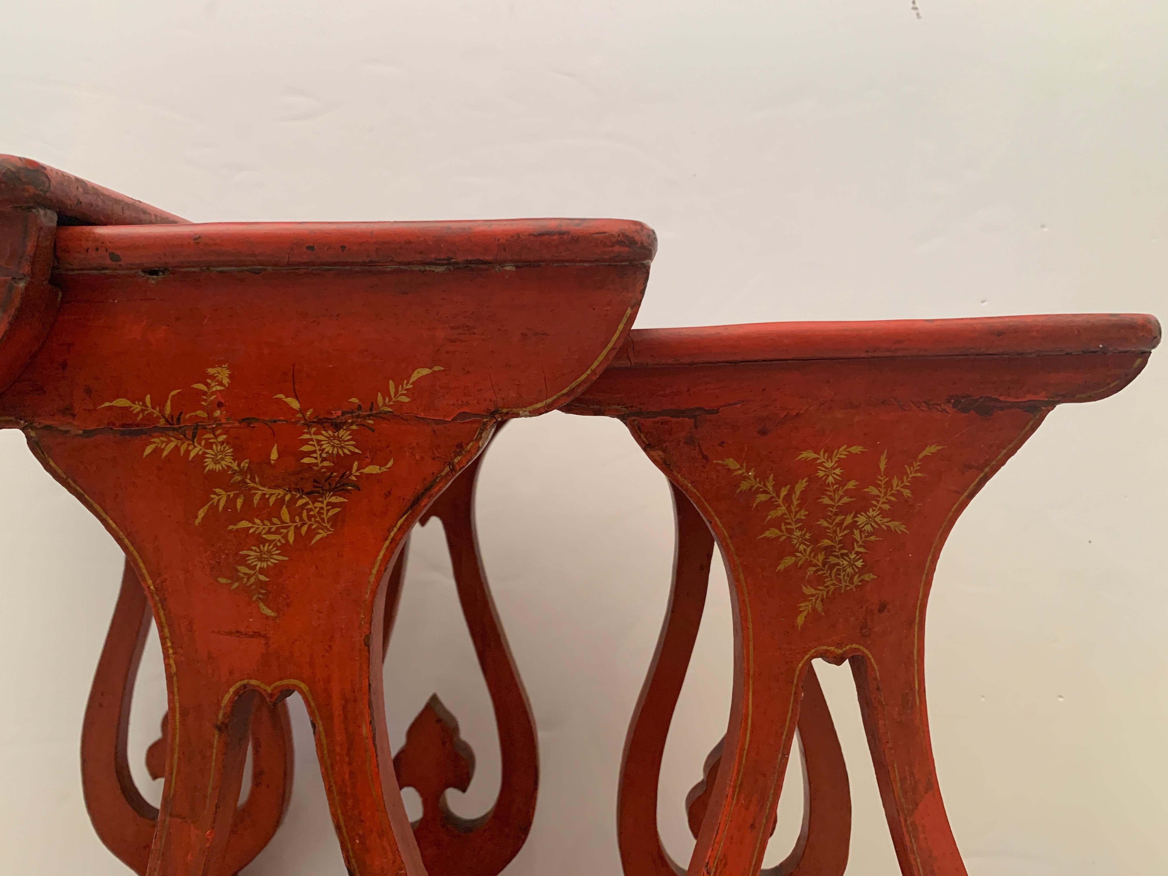 Chinese Export Red Lacquer and Gilt Nesting Tables, Set of 3, 19th Century 8