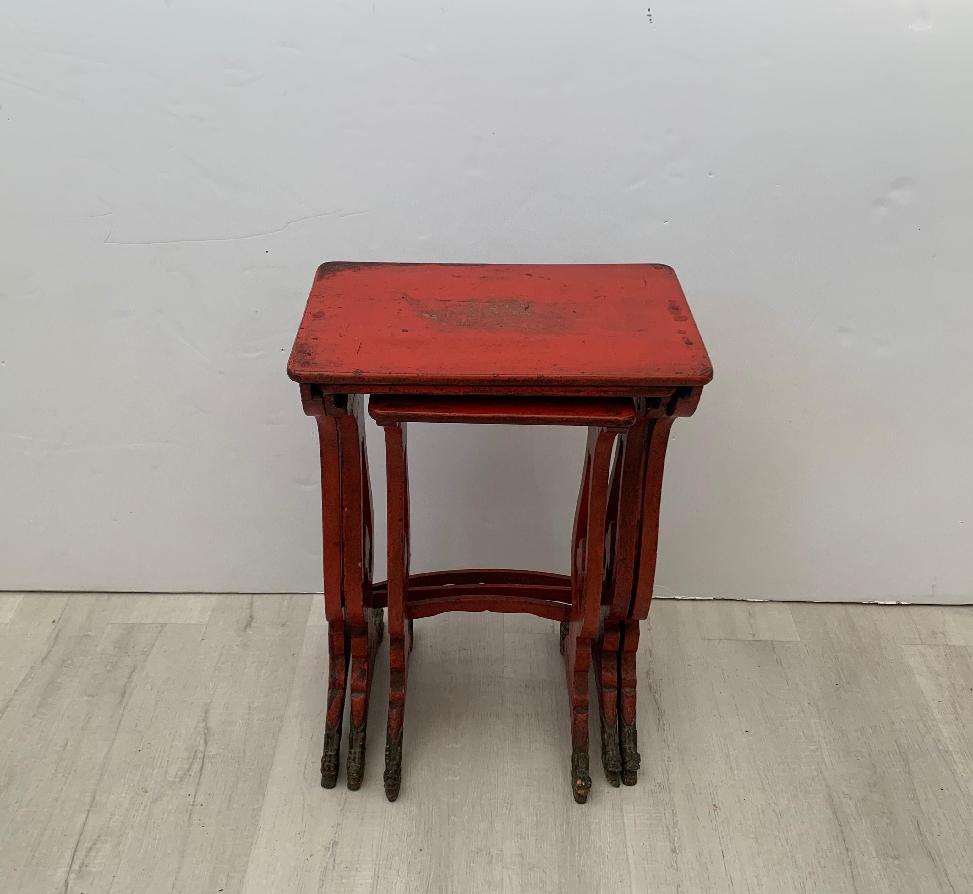 Chinese Export Red Lacquer and Gilt Nesting Tables, Set of 3, 19th Century In Distressed Condition In Austin, TX