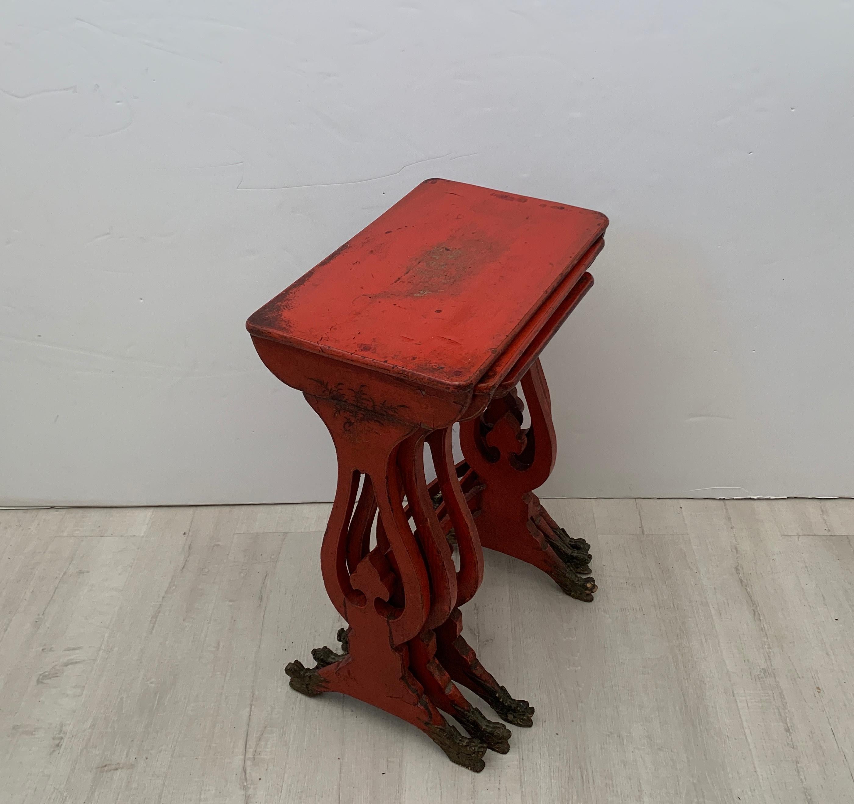 Chinese Export Red Lacquer and Gilt Nesting Tables, Set of 3, 19th Century 1