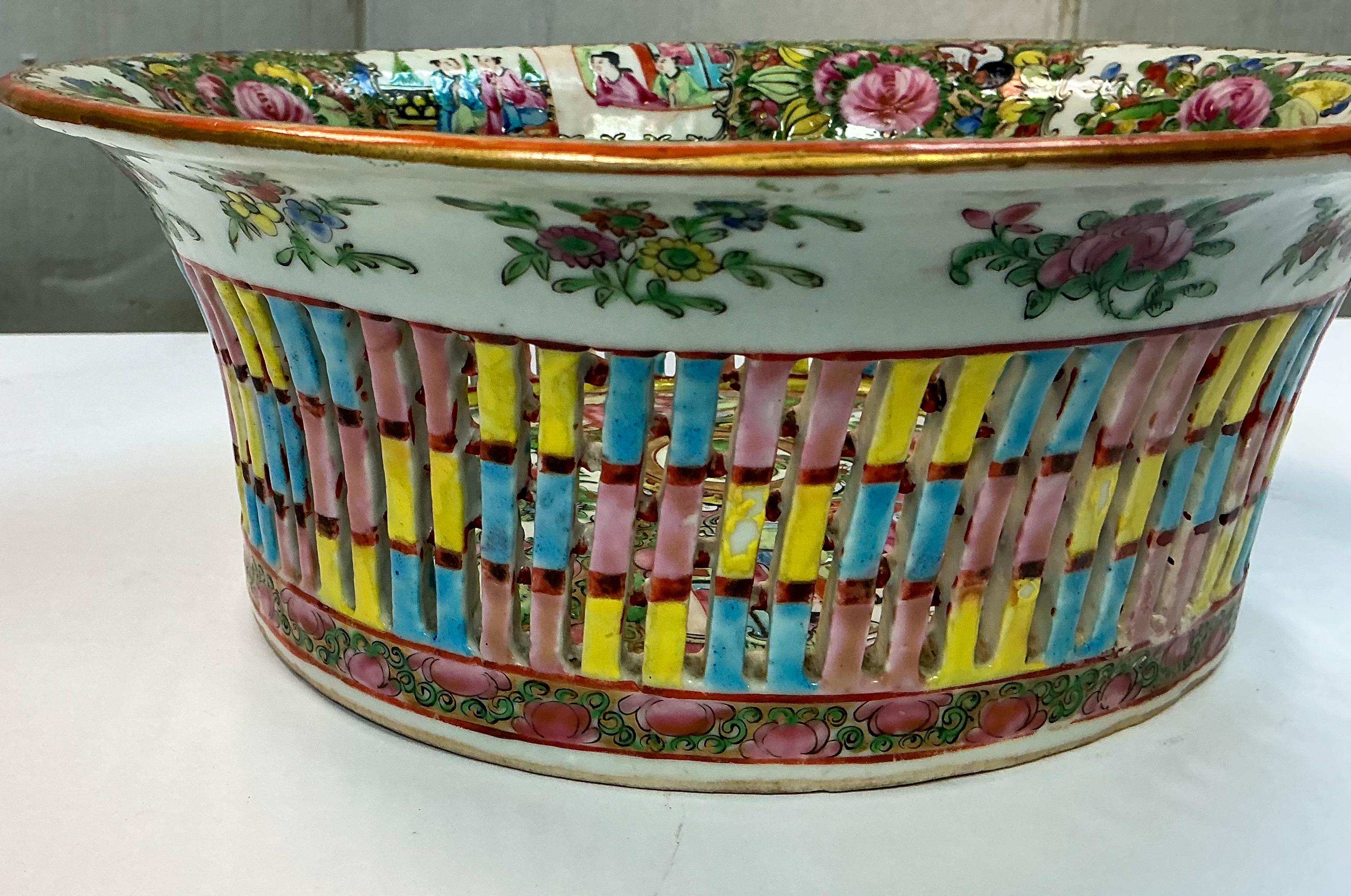 Chinese Export Reticulated Rose Medallion Porcelain Pottery Nut Serving Bowl For Sale 1
